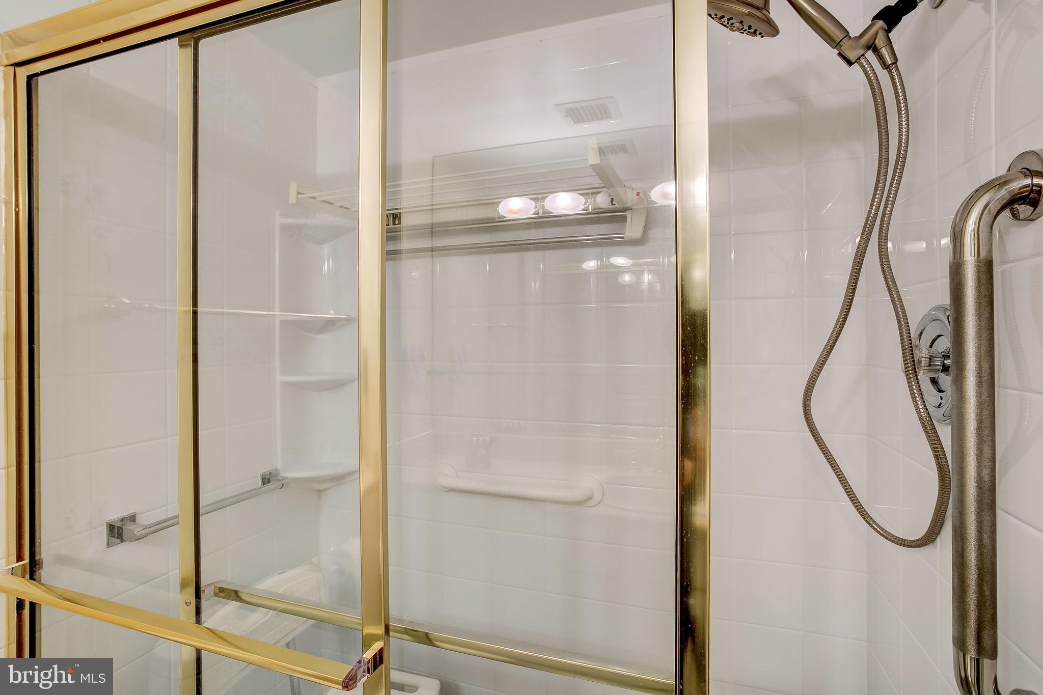 SUBURBAN OAKS - Residential