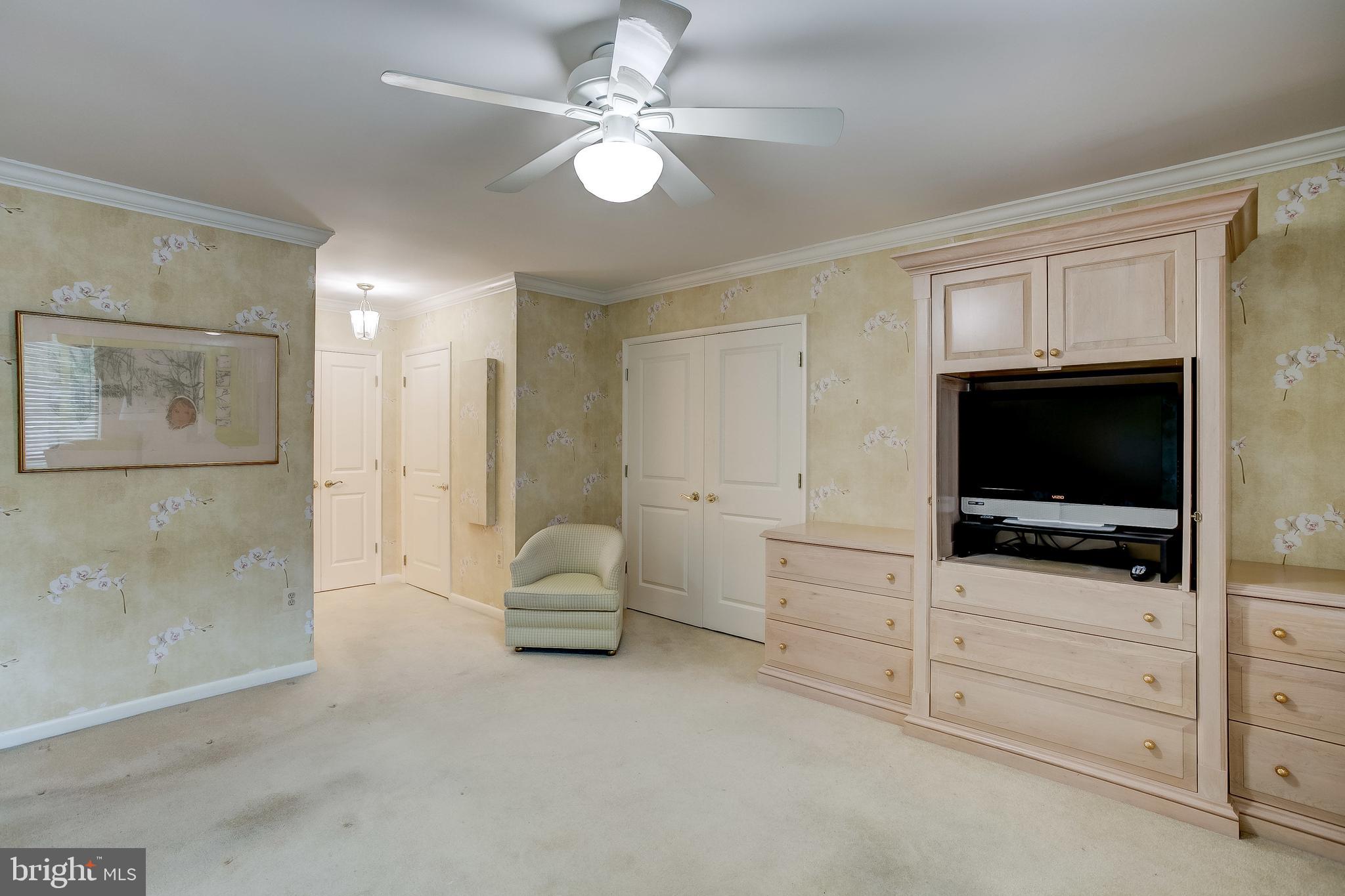 SUBURBAN OAKS - Residential