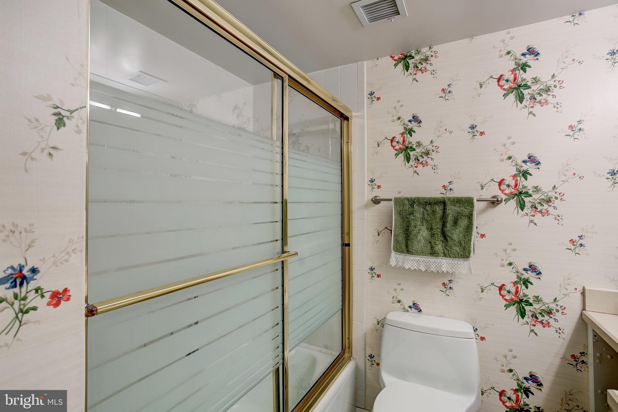 SUBURBAN OAKS - Residential