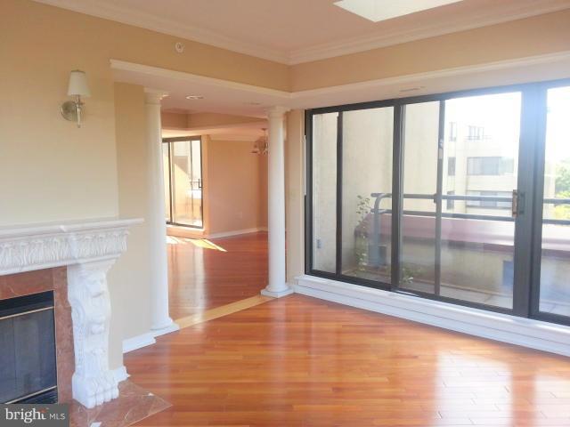 VILLAGE OF WILDE LAKE - Residential