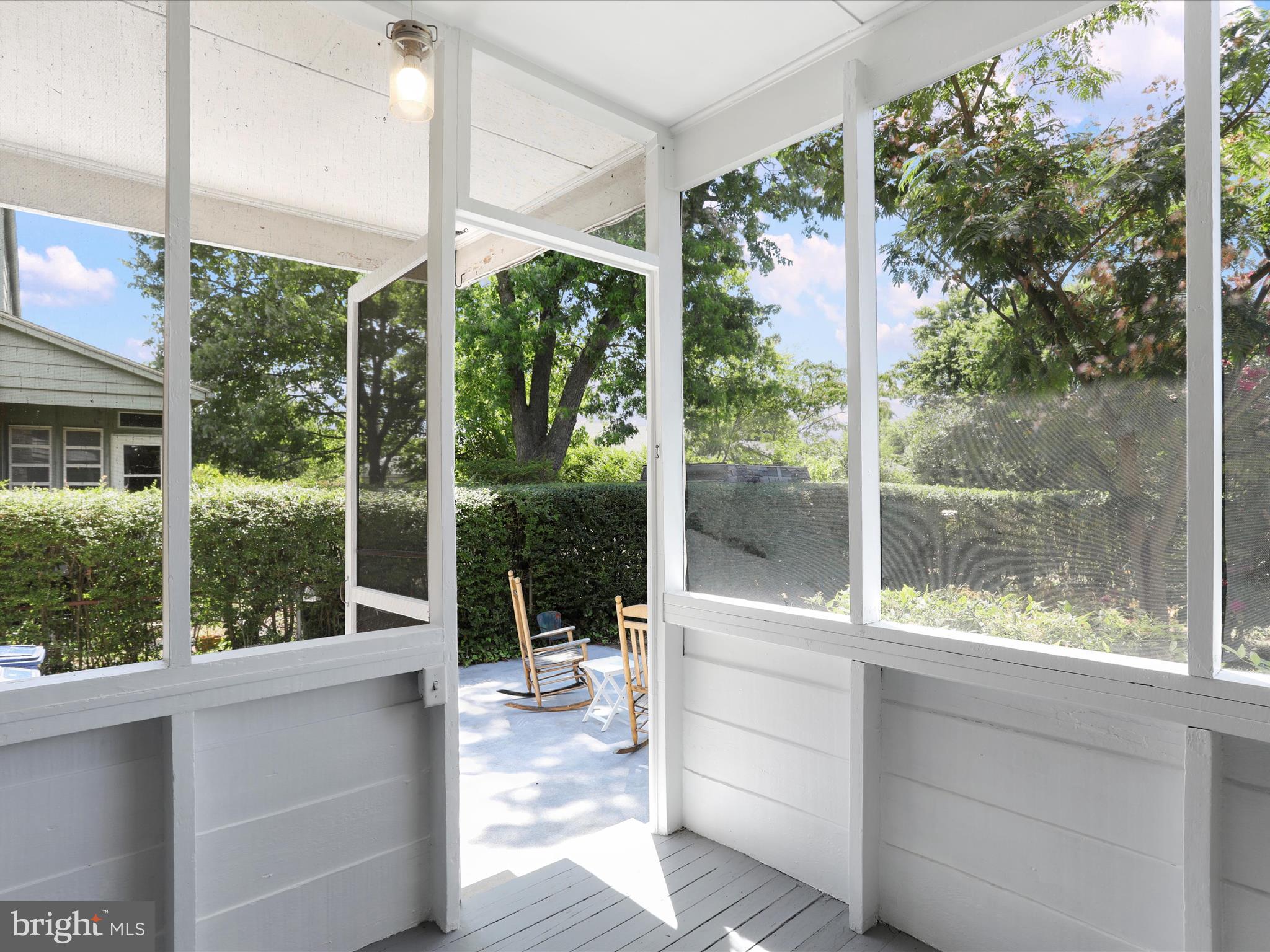 WOODSIDE - Residential