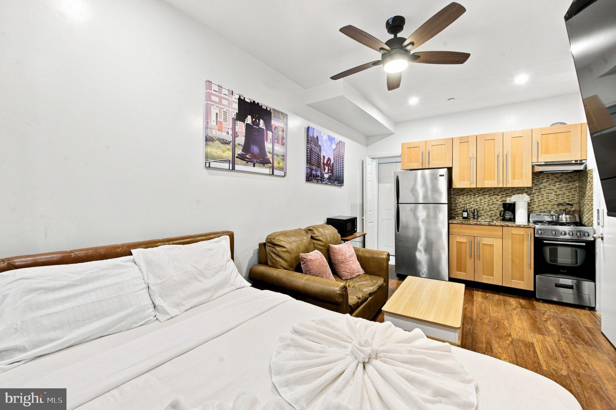 4 S STRAWBERRY STREET