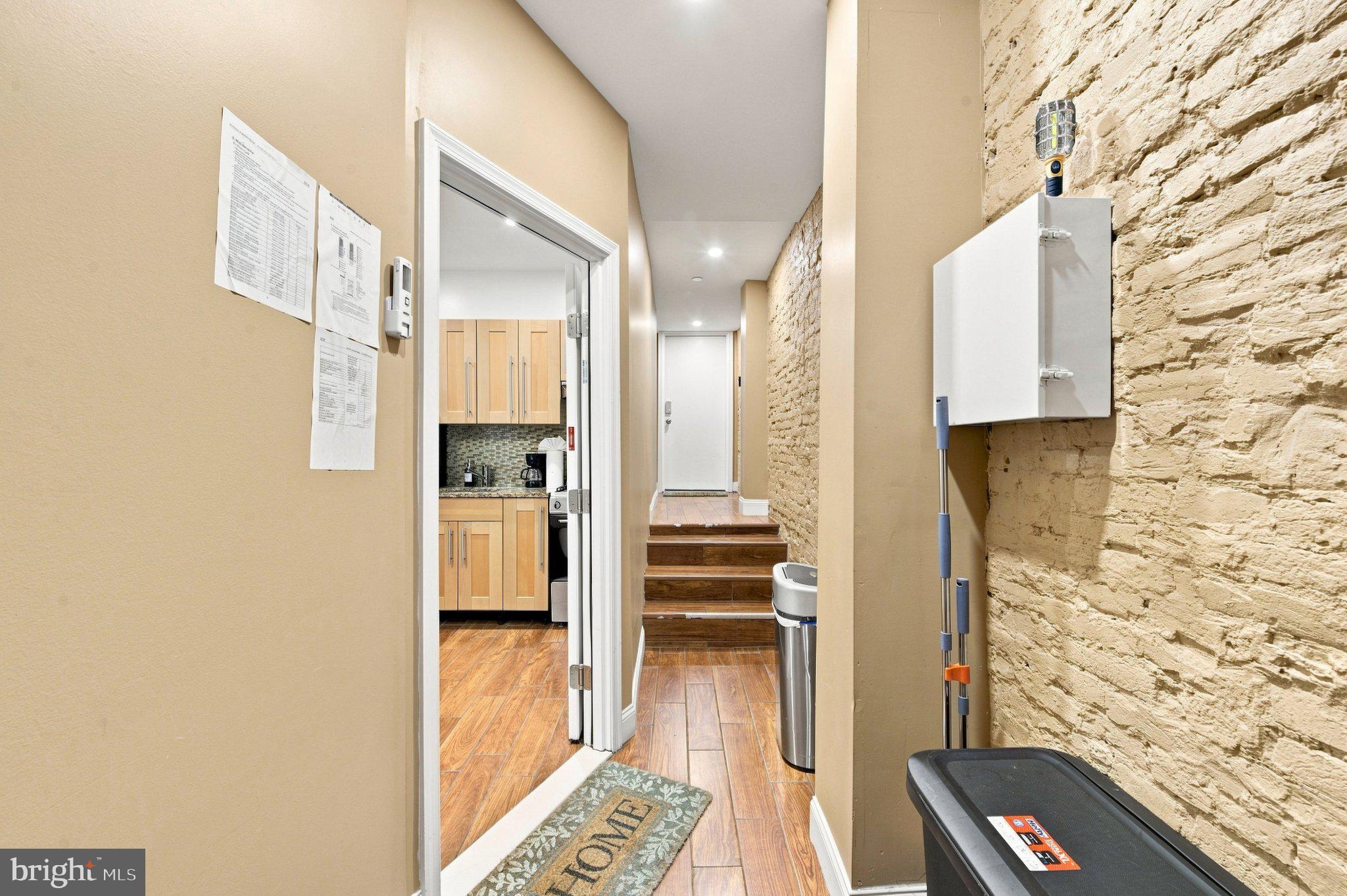 4 S STRAWBERRY STREET