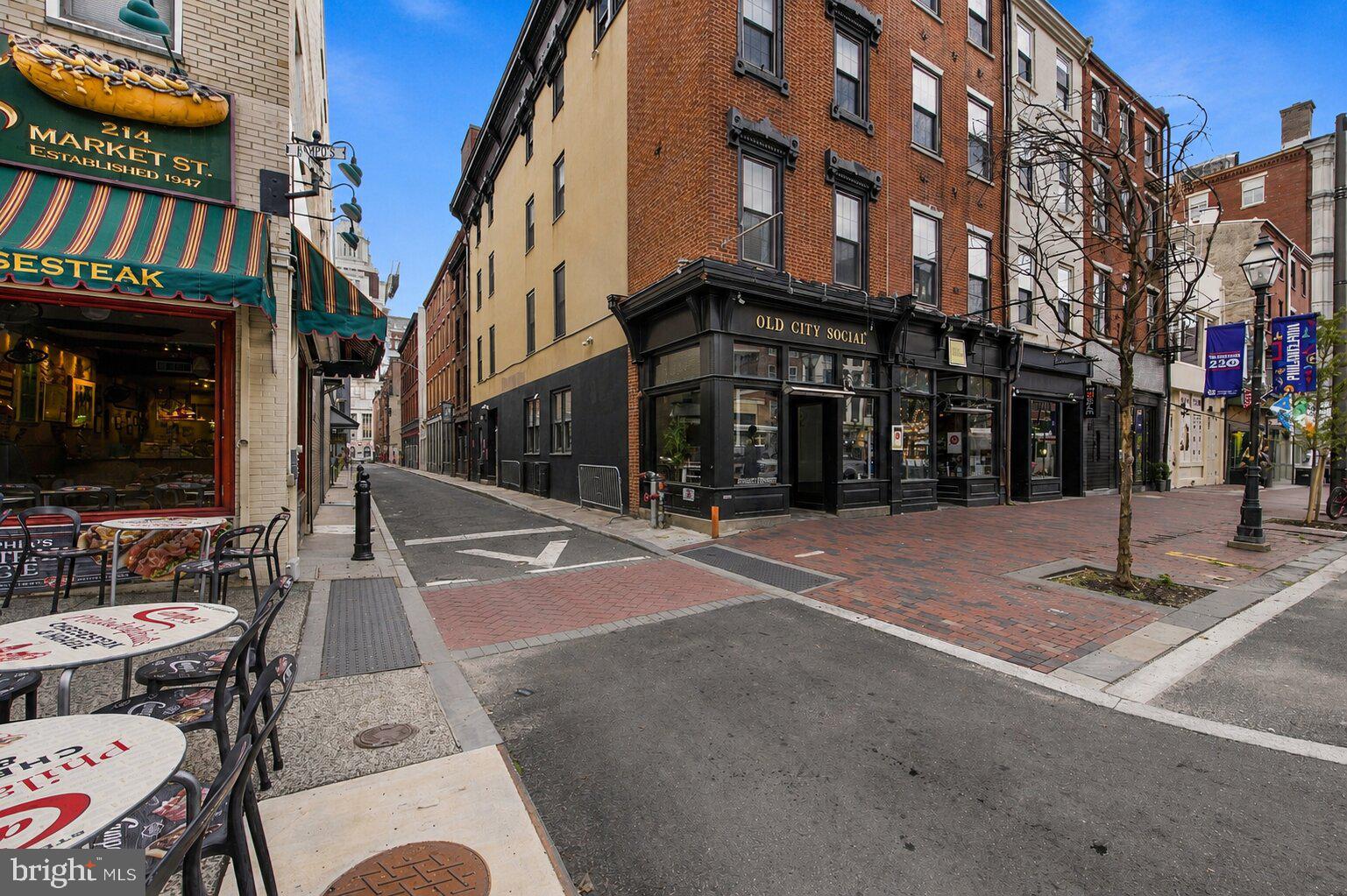 4 S STRAWBERRY STREET