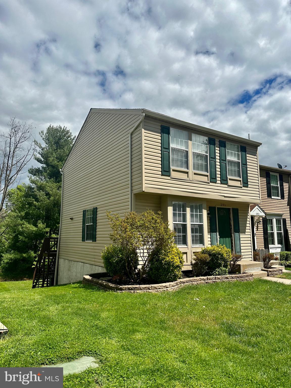 CONSTANT FRIENDSHIP - Residential