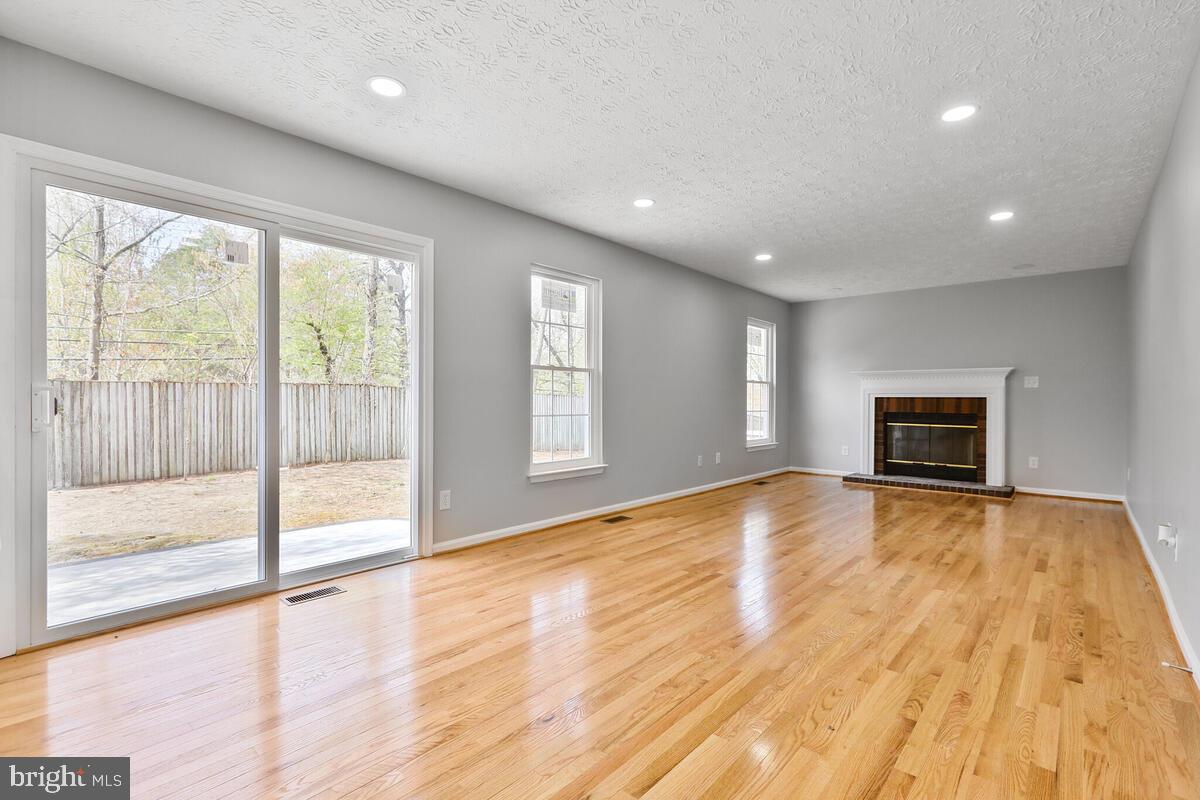 JONATHANS LANDING - Residential