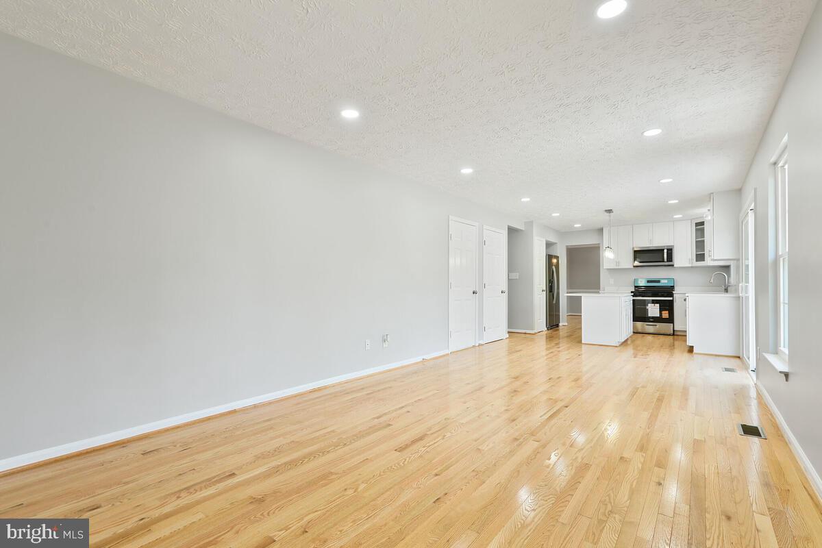 JONATHANS LANDING - Residential