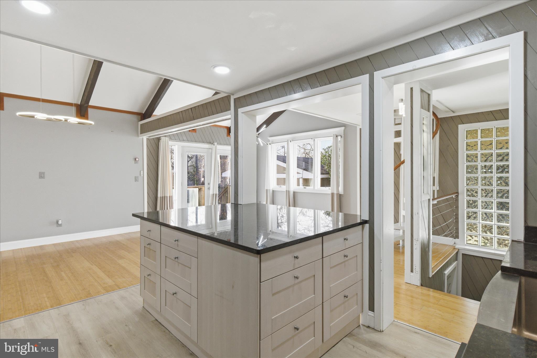 LAKE BRADDOCK - Residential