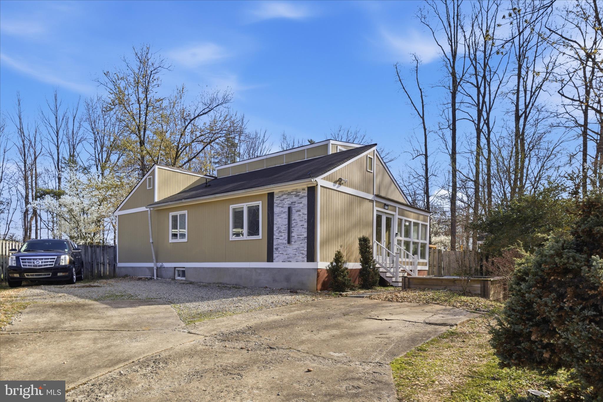 LAKE BRADDOCK - Residential