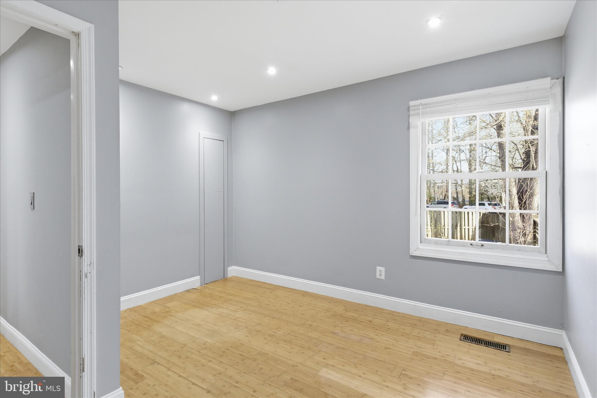 LAKE BRADDOCK - Residential