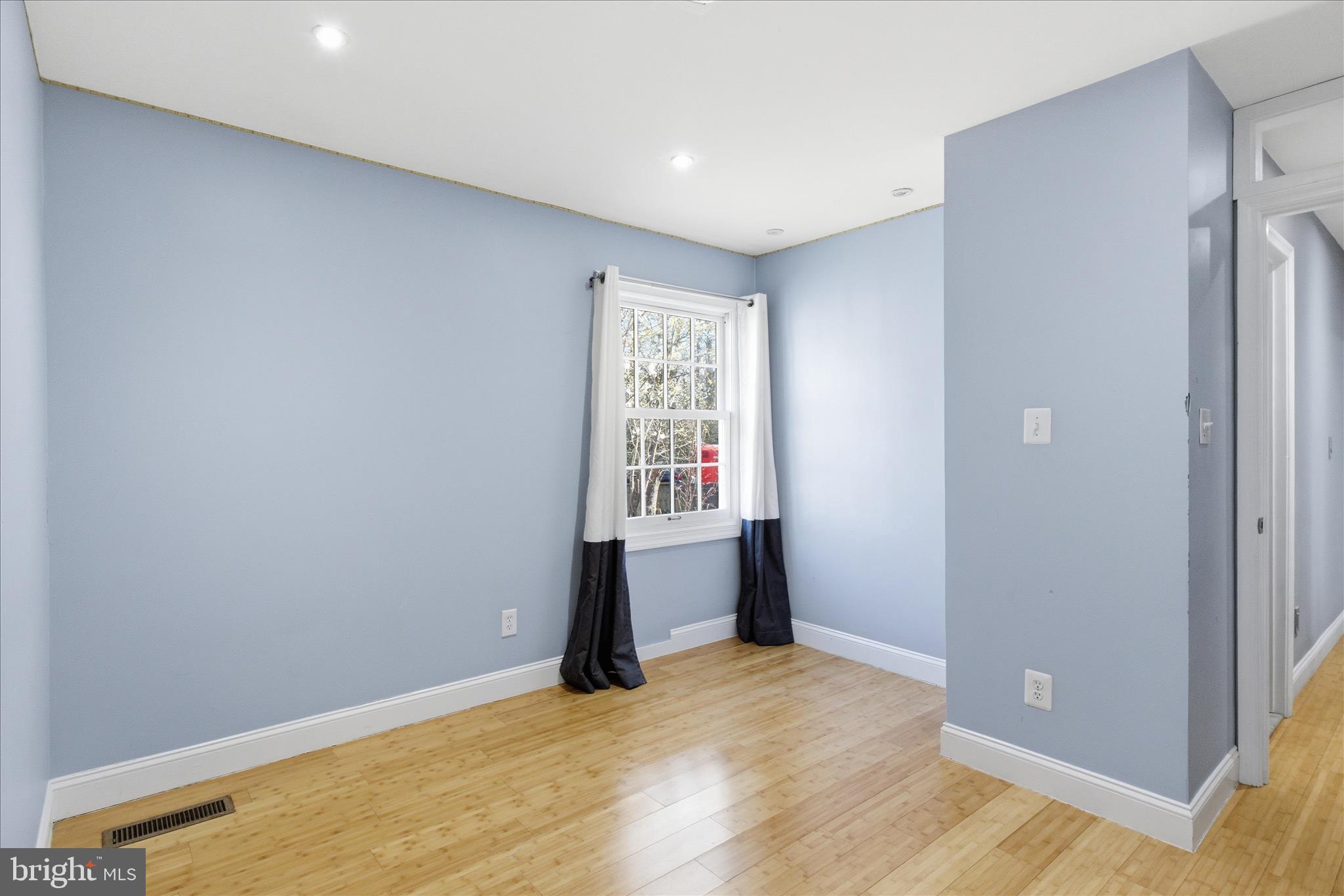 LAKE BRADDOCK - Residential