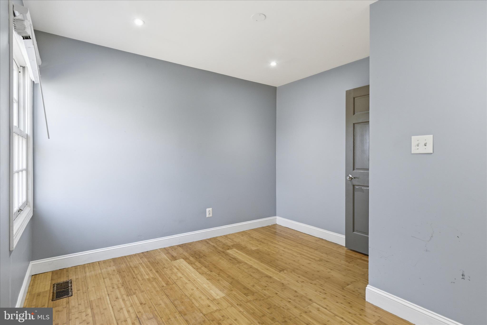 LAKE BRADDOCK - Residential