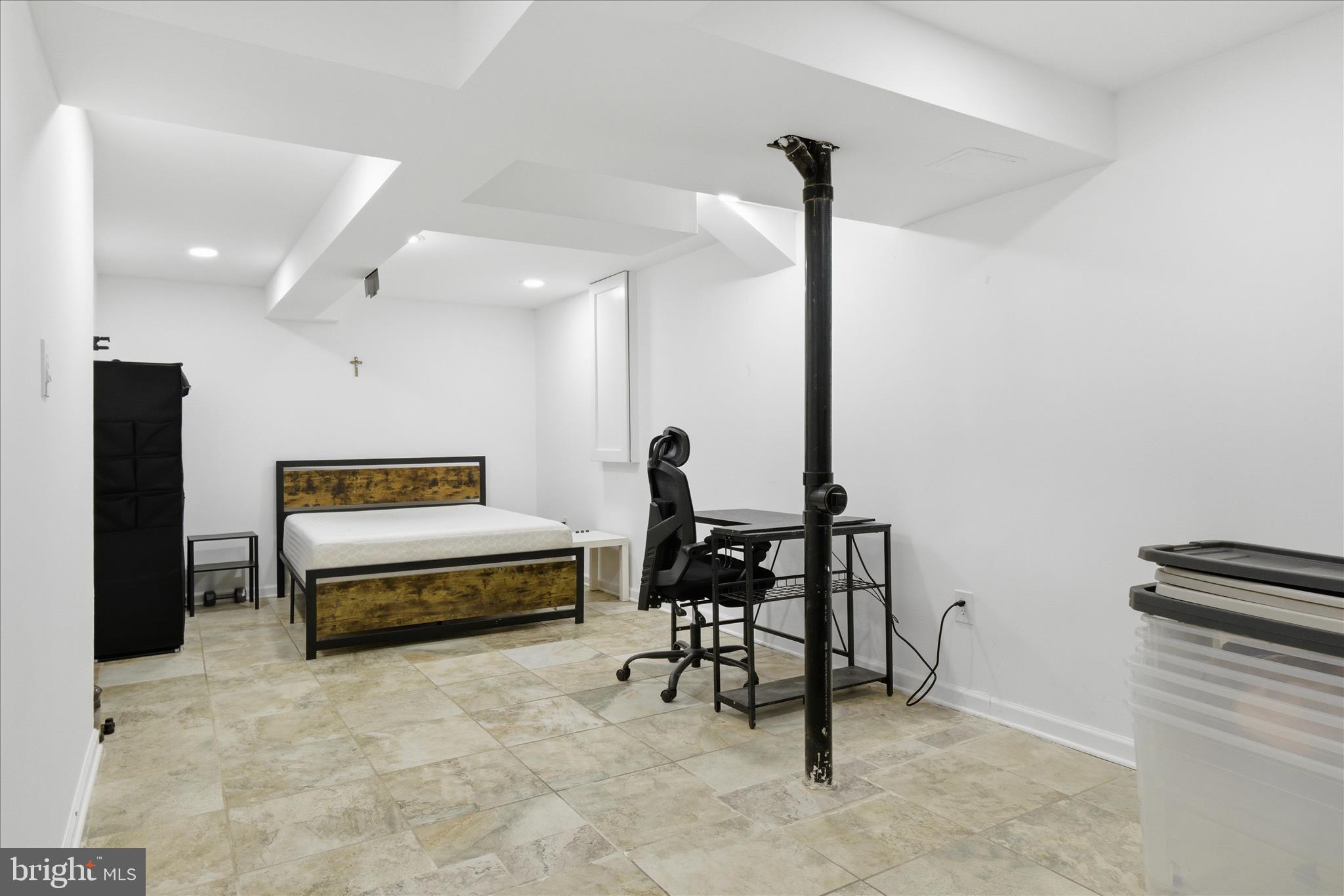 LAKE BRADDOCK - Residential