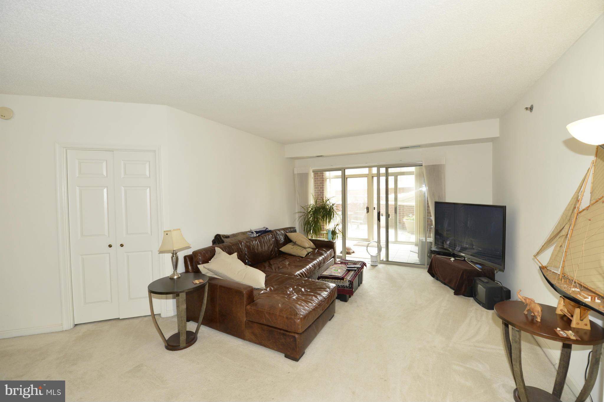 CARLYLE TOWERS - Residential