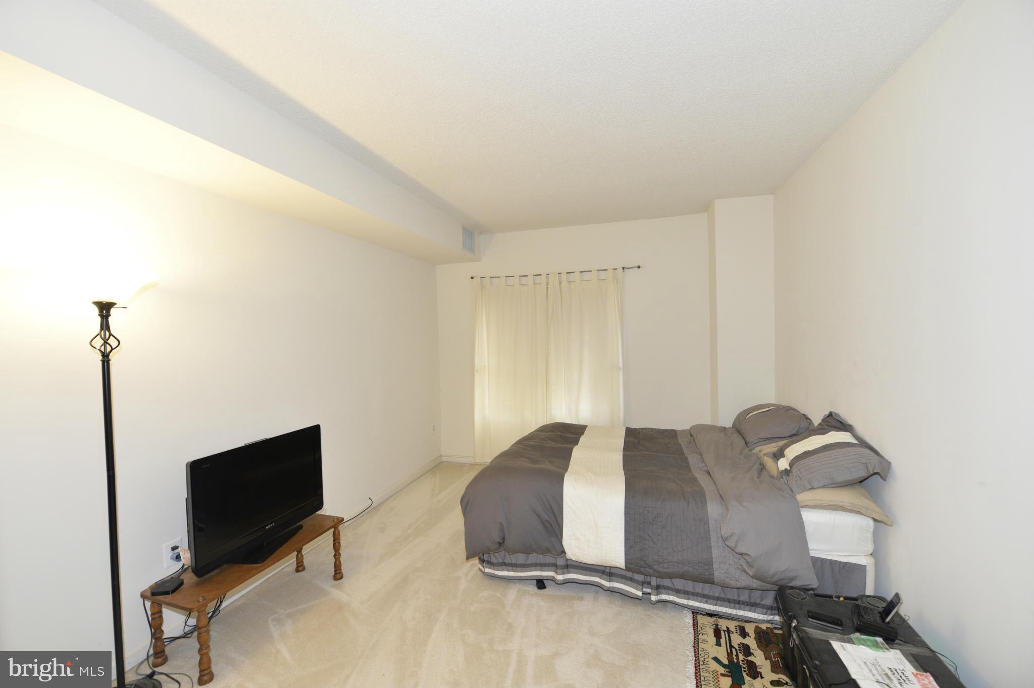 CARLYLE TOWERS - Residential