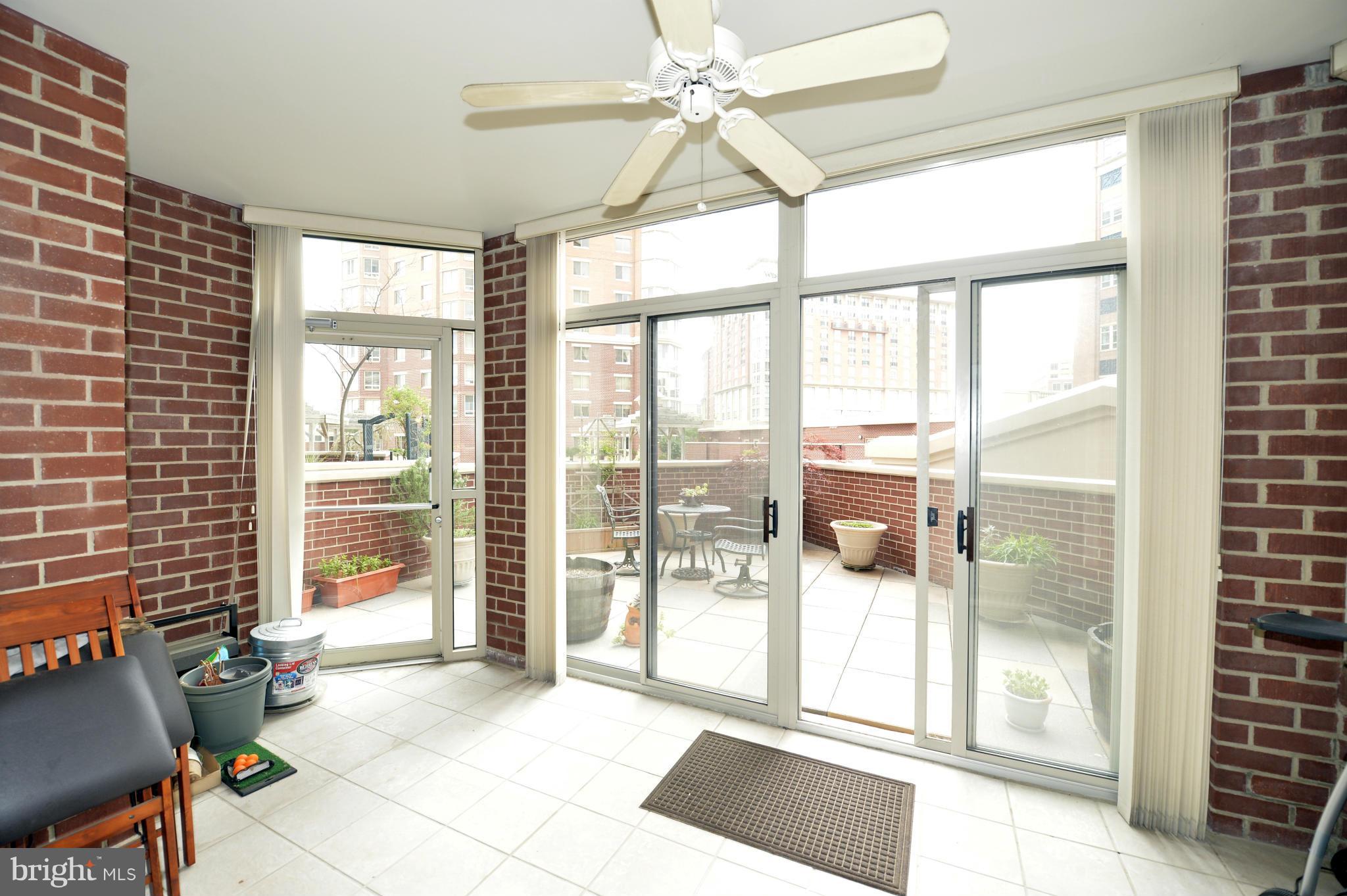 CARLYLE TOWERS - Residential