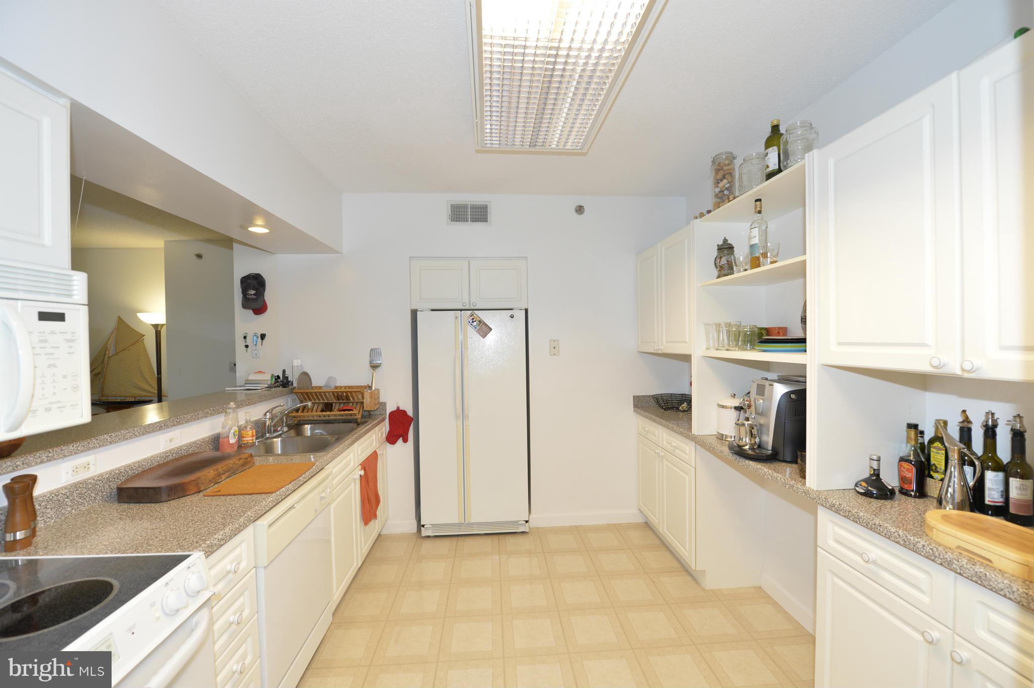 CARLYLE TOWERS - Residential