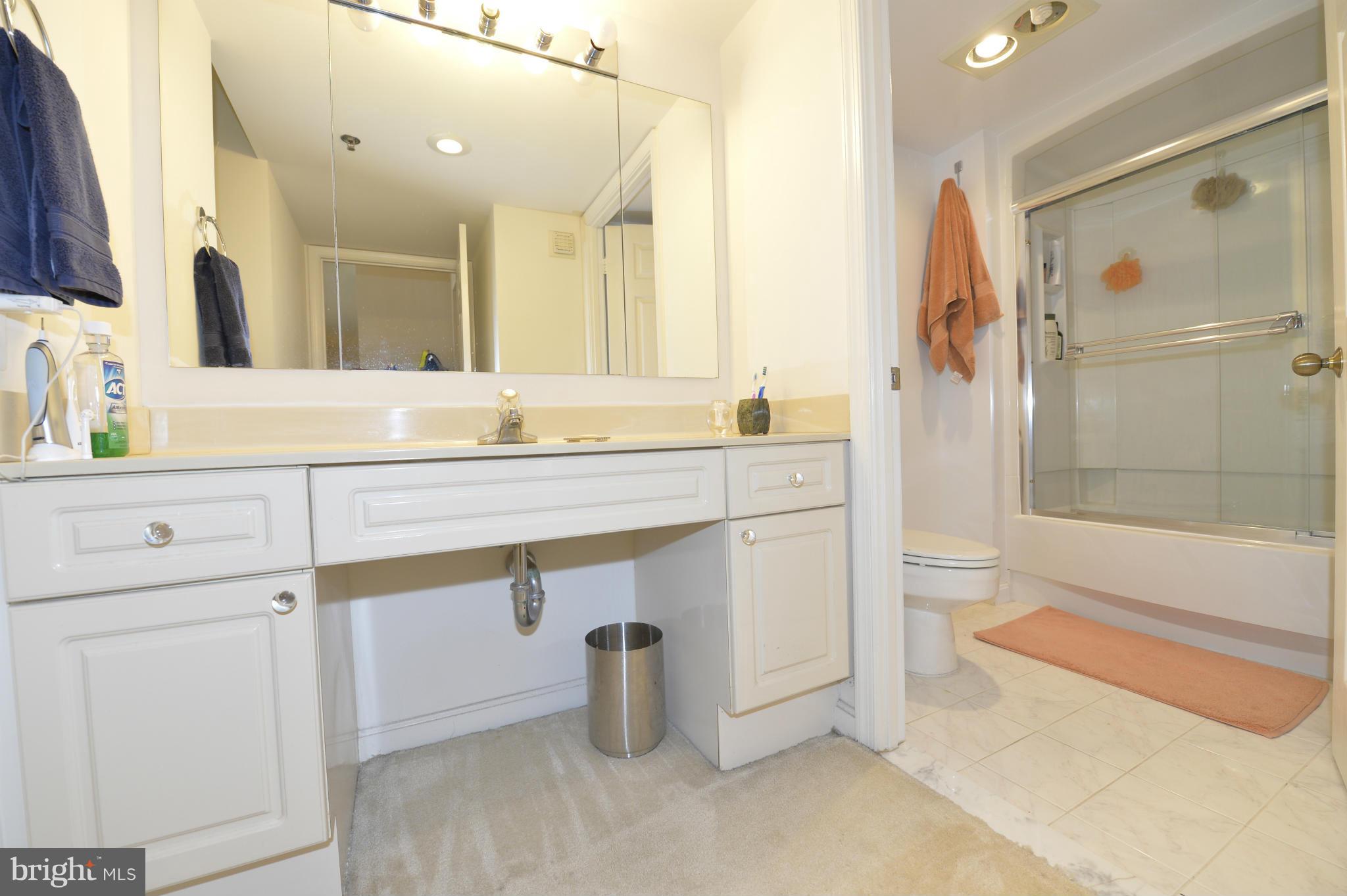 CARLYLE TOWERS - Residential