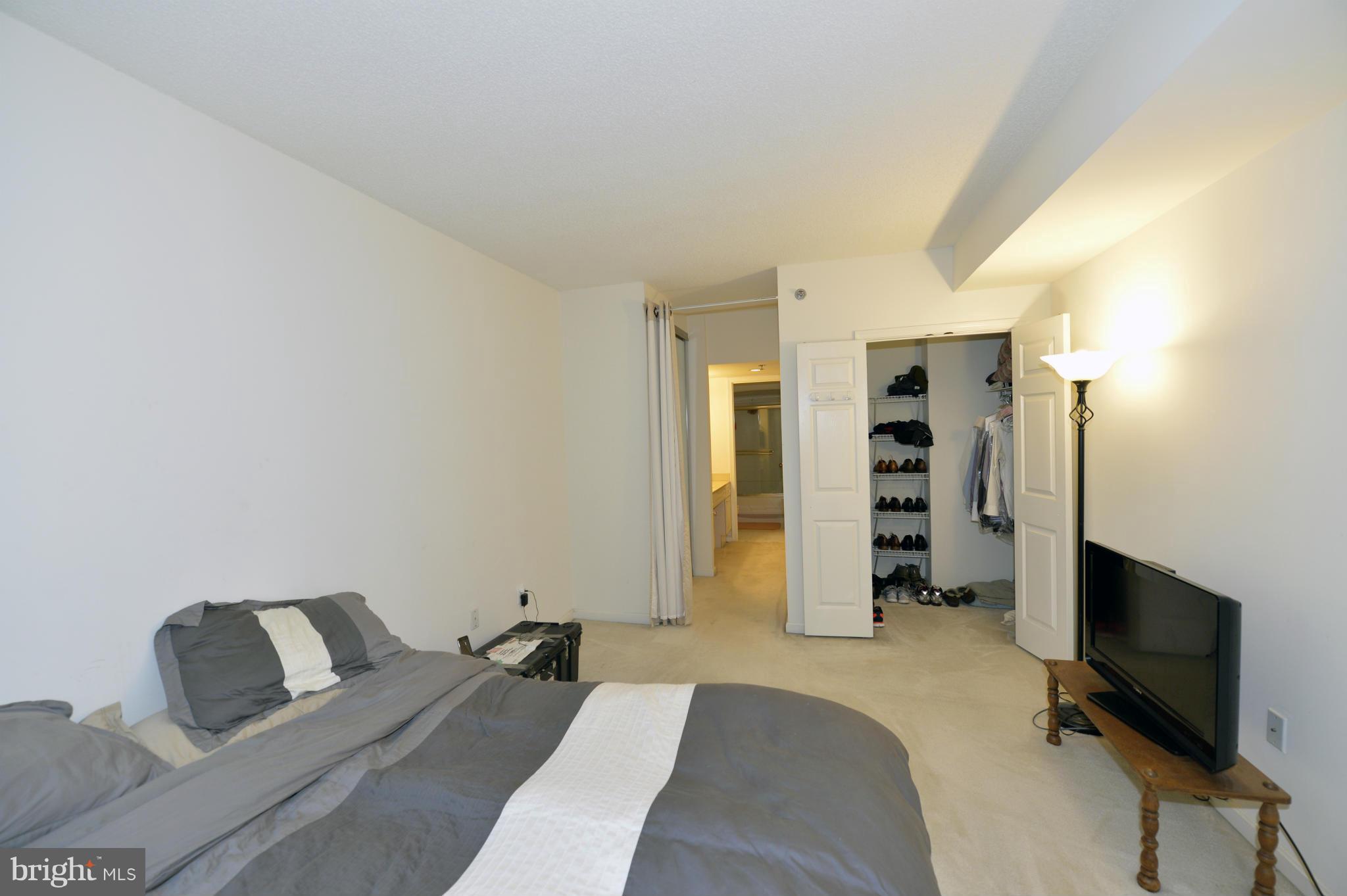 CARLYLE TOWERS - Residential