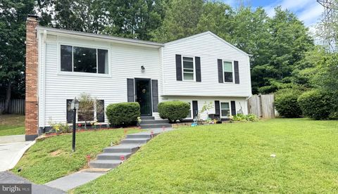 Photo of 14358 Shaw Court, WOODBRIDGE, VA 22193 (MLS # VAPW2115168)