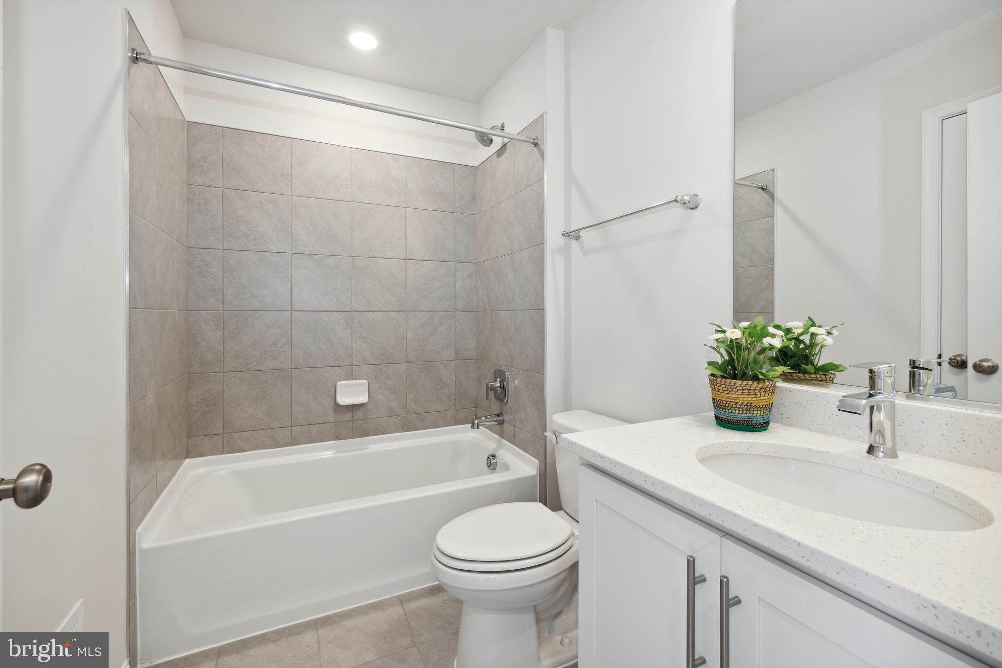 RENN QUARTER - Residential Lease