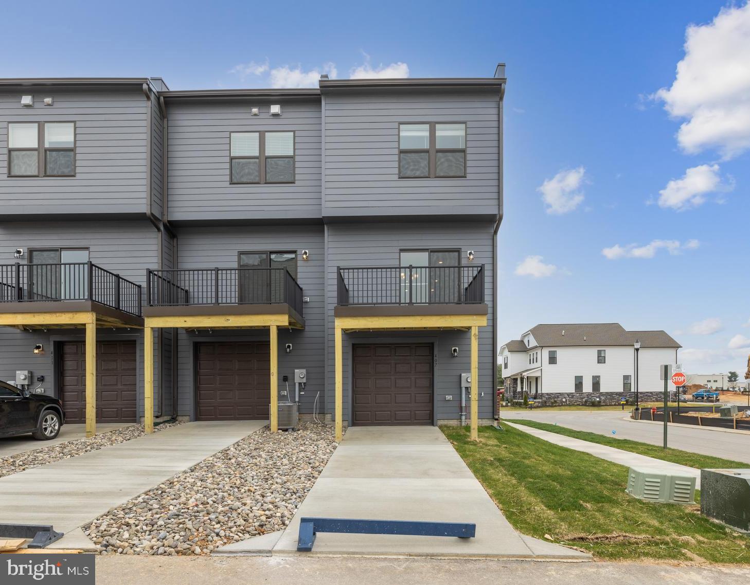 RENN QUARTER - Residential Lease