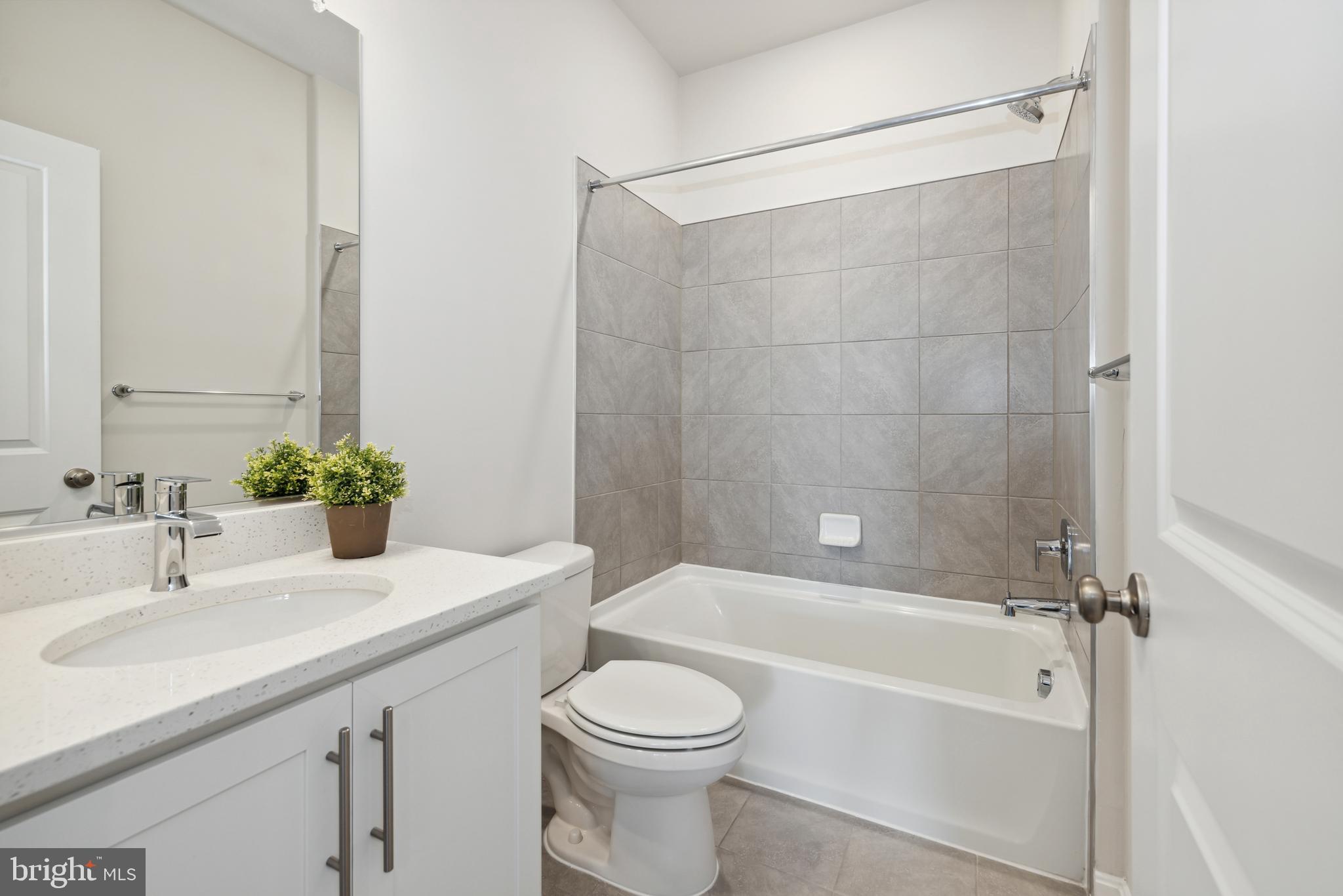 RENN QUARTER - Residential Lease