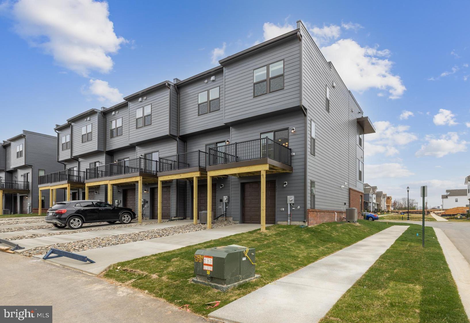 RENN QUARTER - Residential Lease