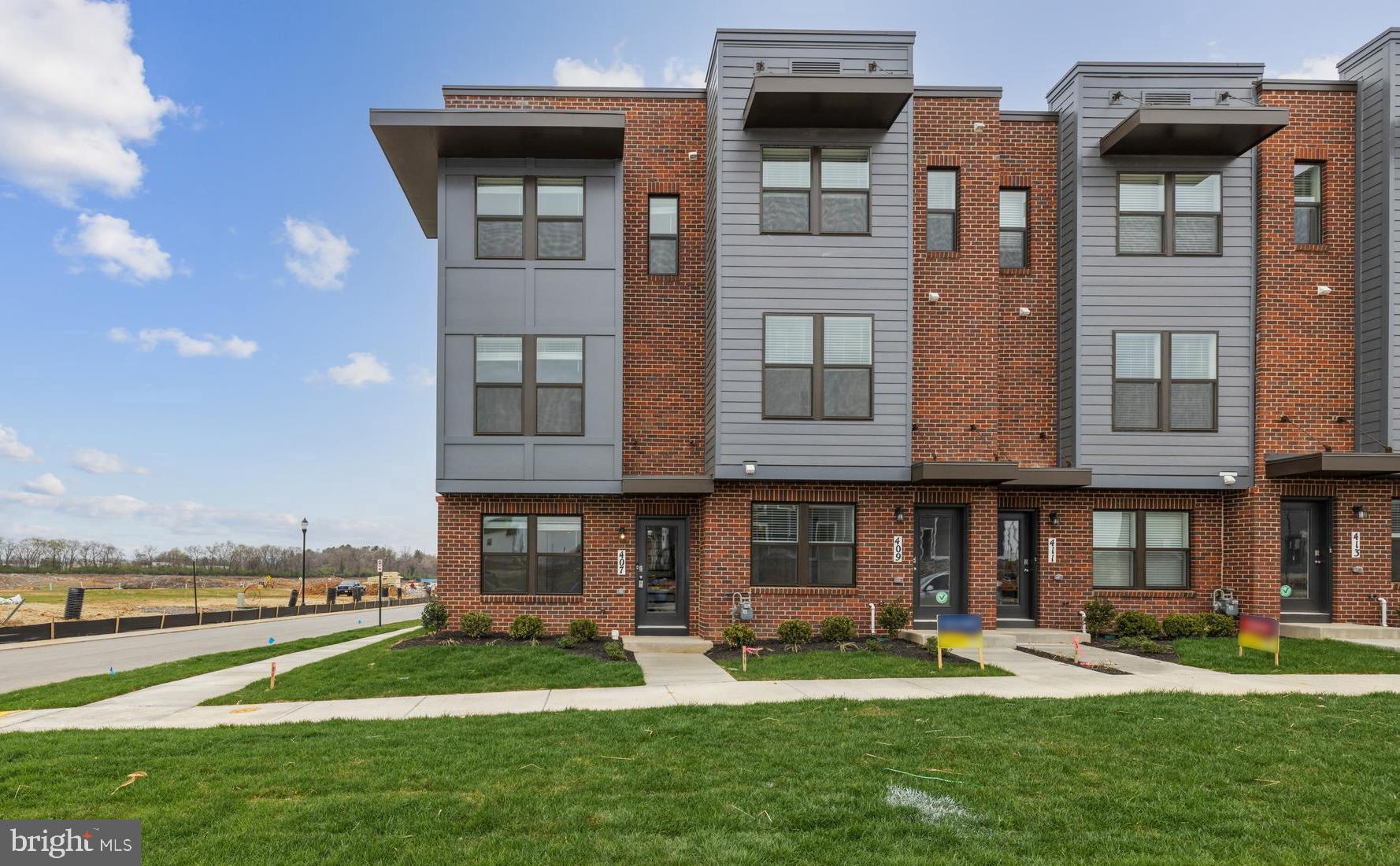 RENN QUARTER - Residential Lease