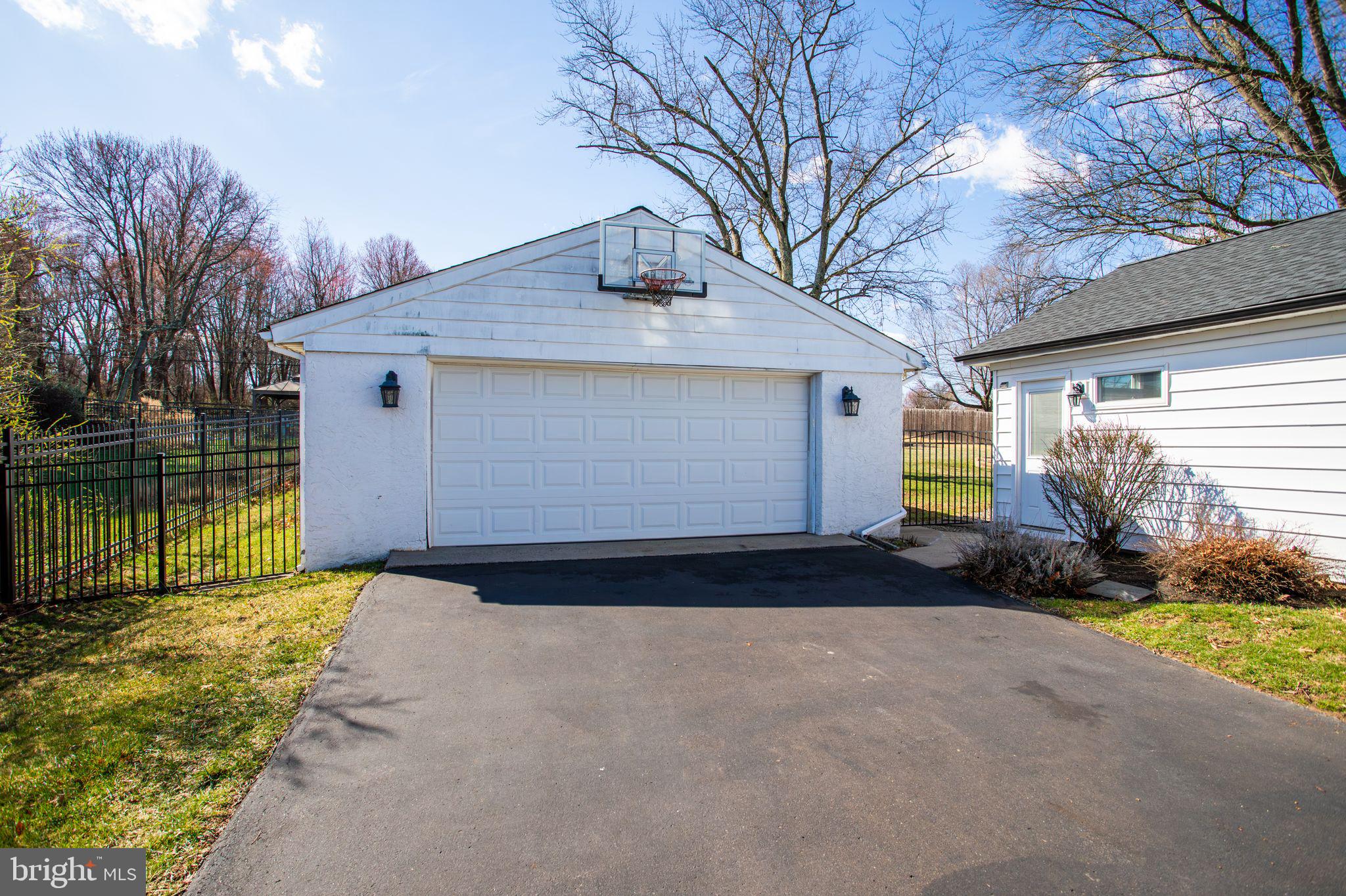 CHURCHVILLE MANOR - Residential