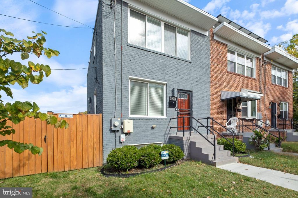 Photo of 3934 Clay Place NE, WASHINGTON, DC 20019 (MLS # DCDC2230502)