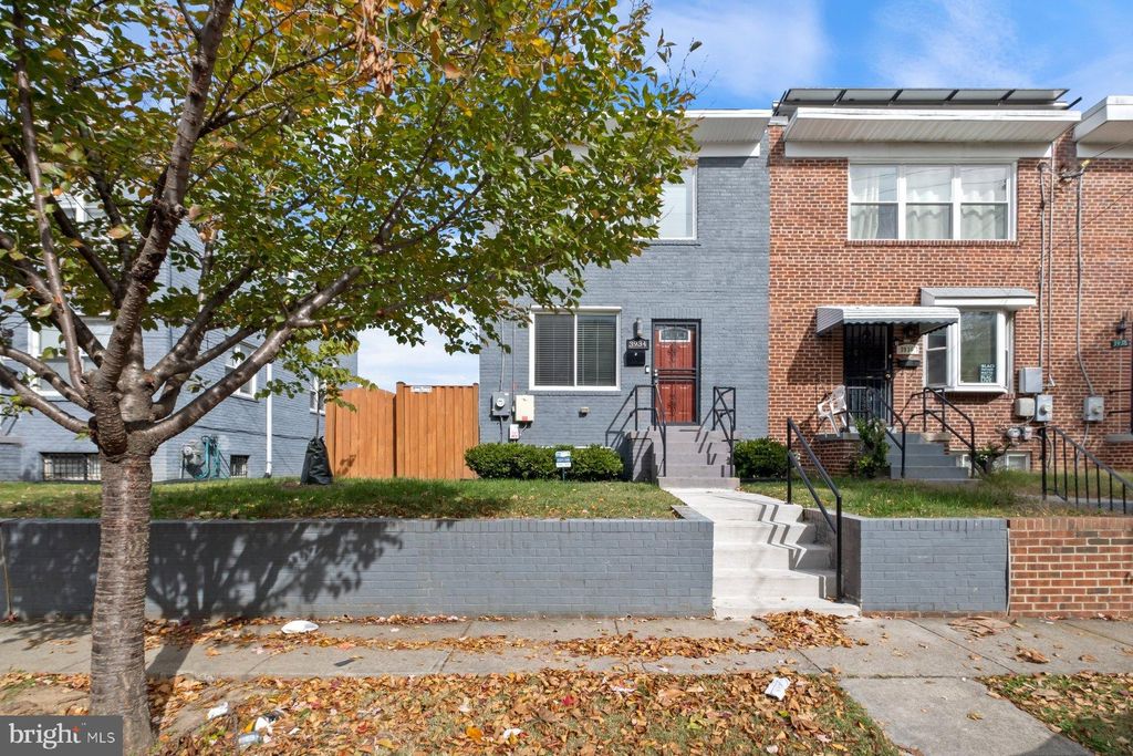 Photo of 3934 Clay Place NE, WASHINGTON, DC 20019 (MLS # DCDC2230502)