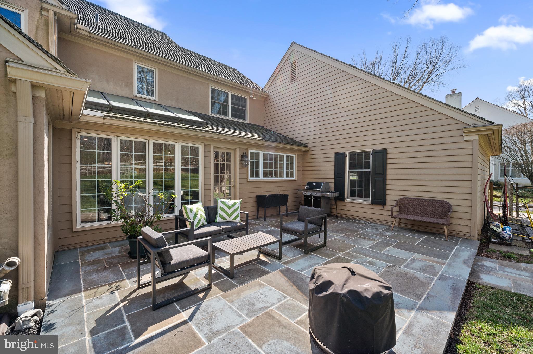 RAVENSCLIFF - Residential