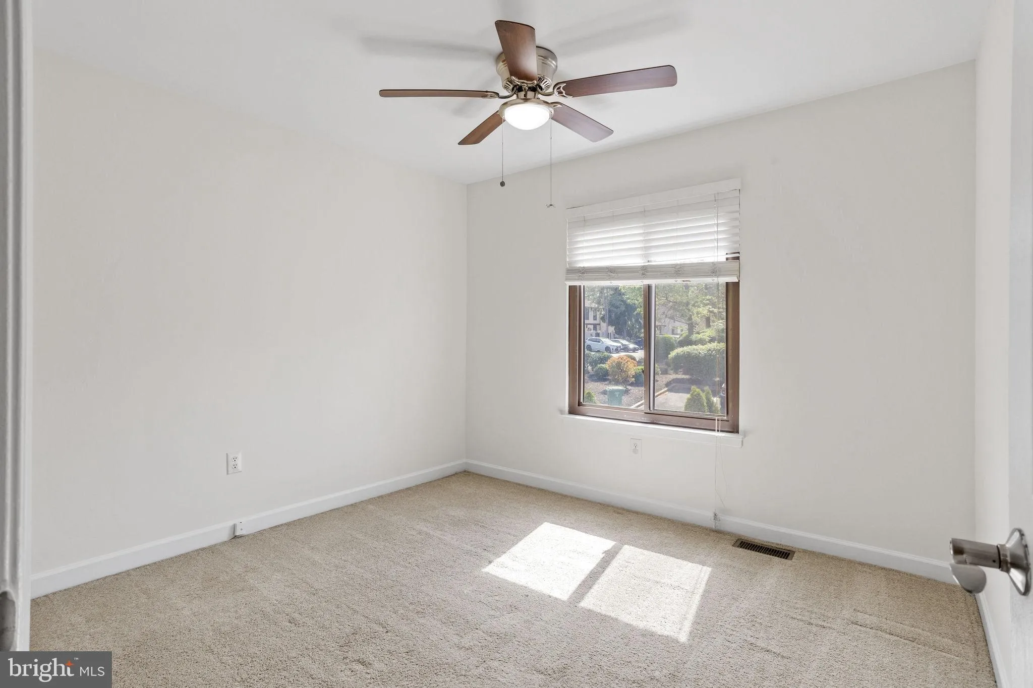 Marlton, New Jersey 08053, United States, 3 Bedrooms Bedrooms, ,3 BathroomsBathrooms,Residential,Pending,121322