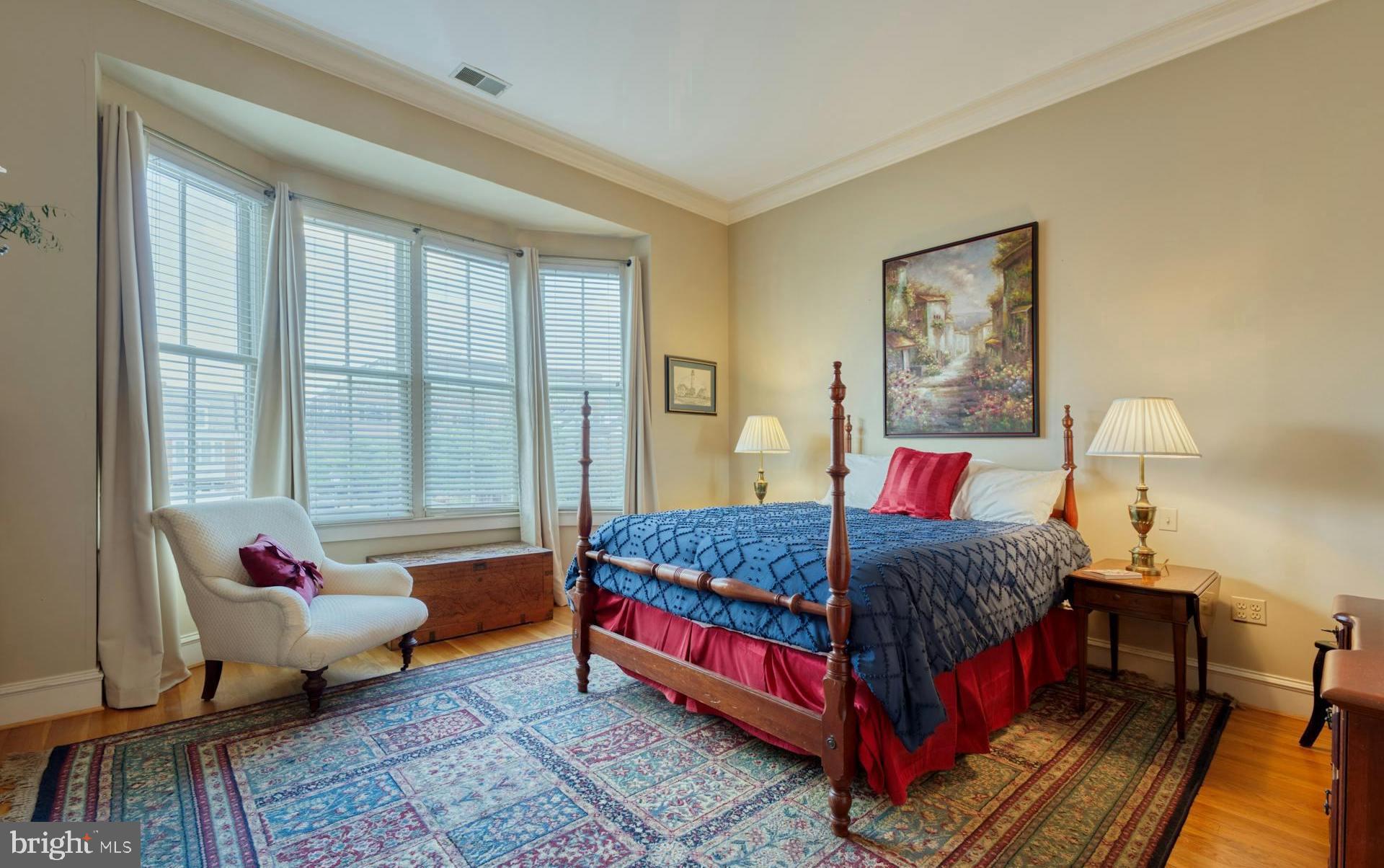 QUEENS ROW - Residential