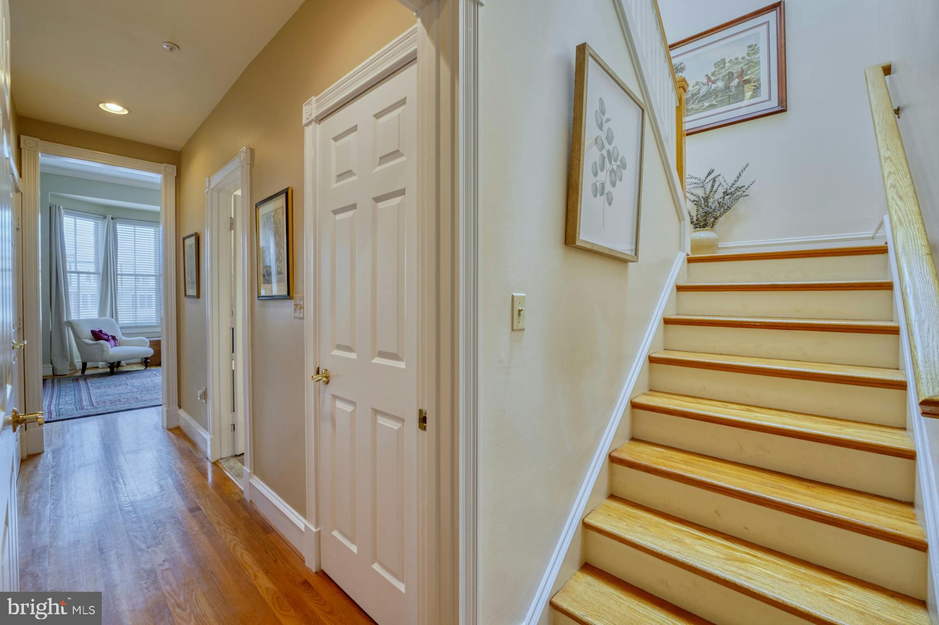 QUEENS ROW - Residential