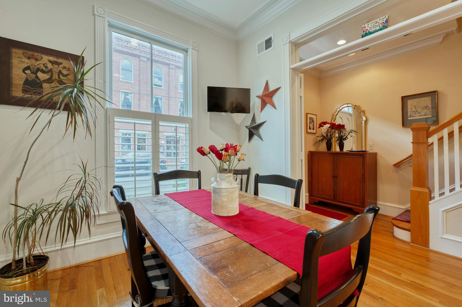 QUEENS ROW - Residential