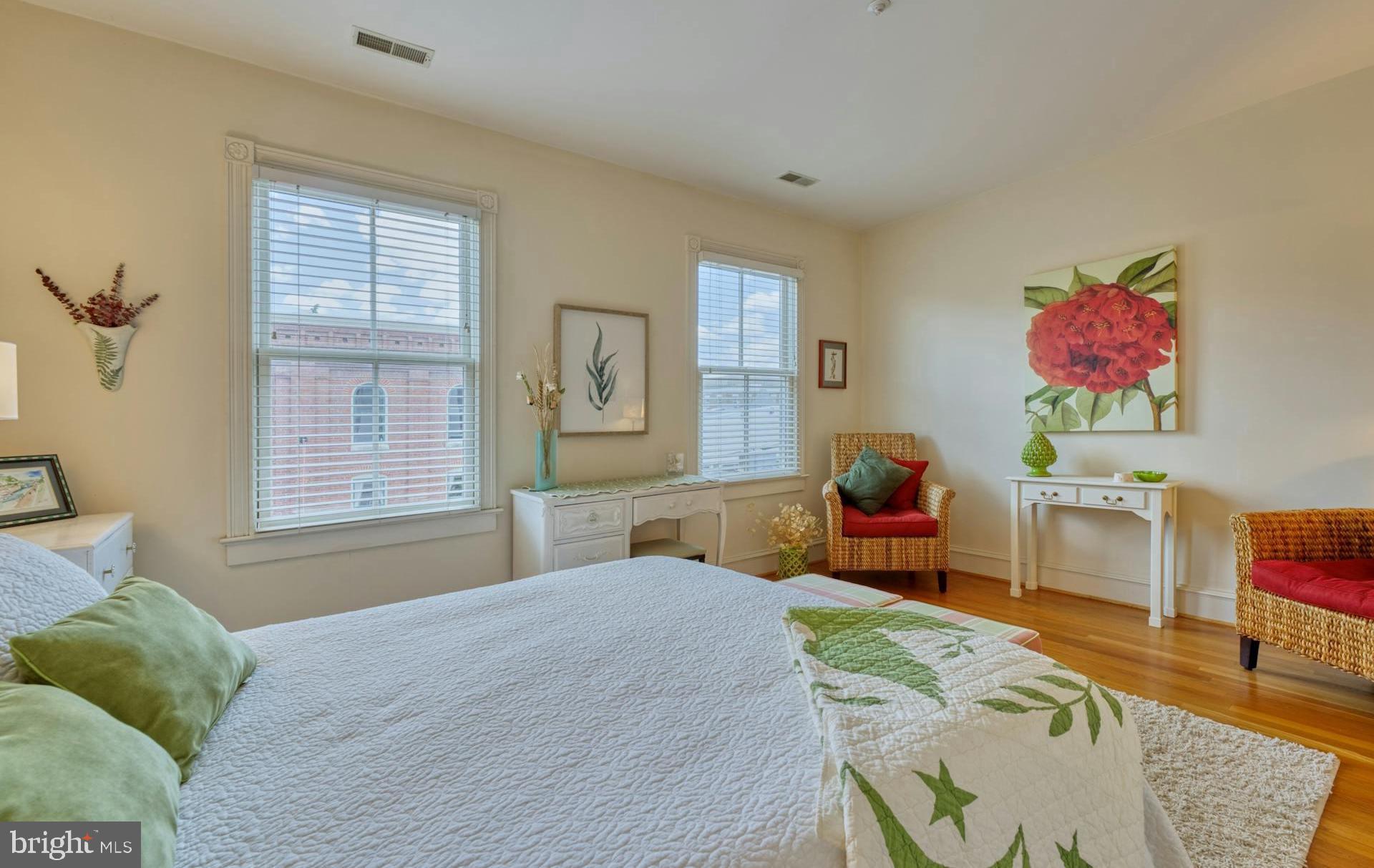 QUEENS ROW - Residential