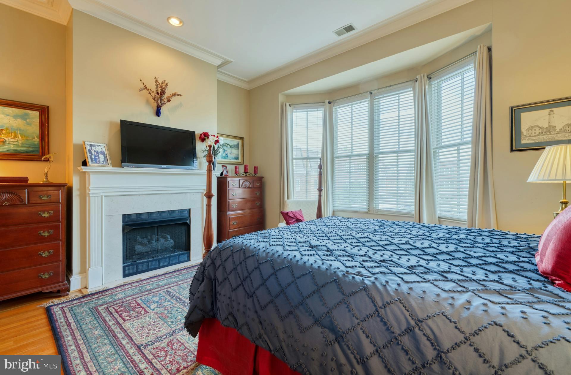 QUEENS ROW - Residential