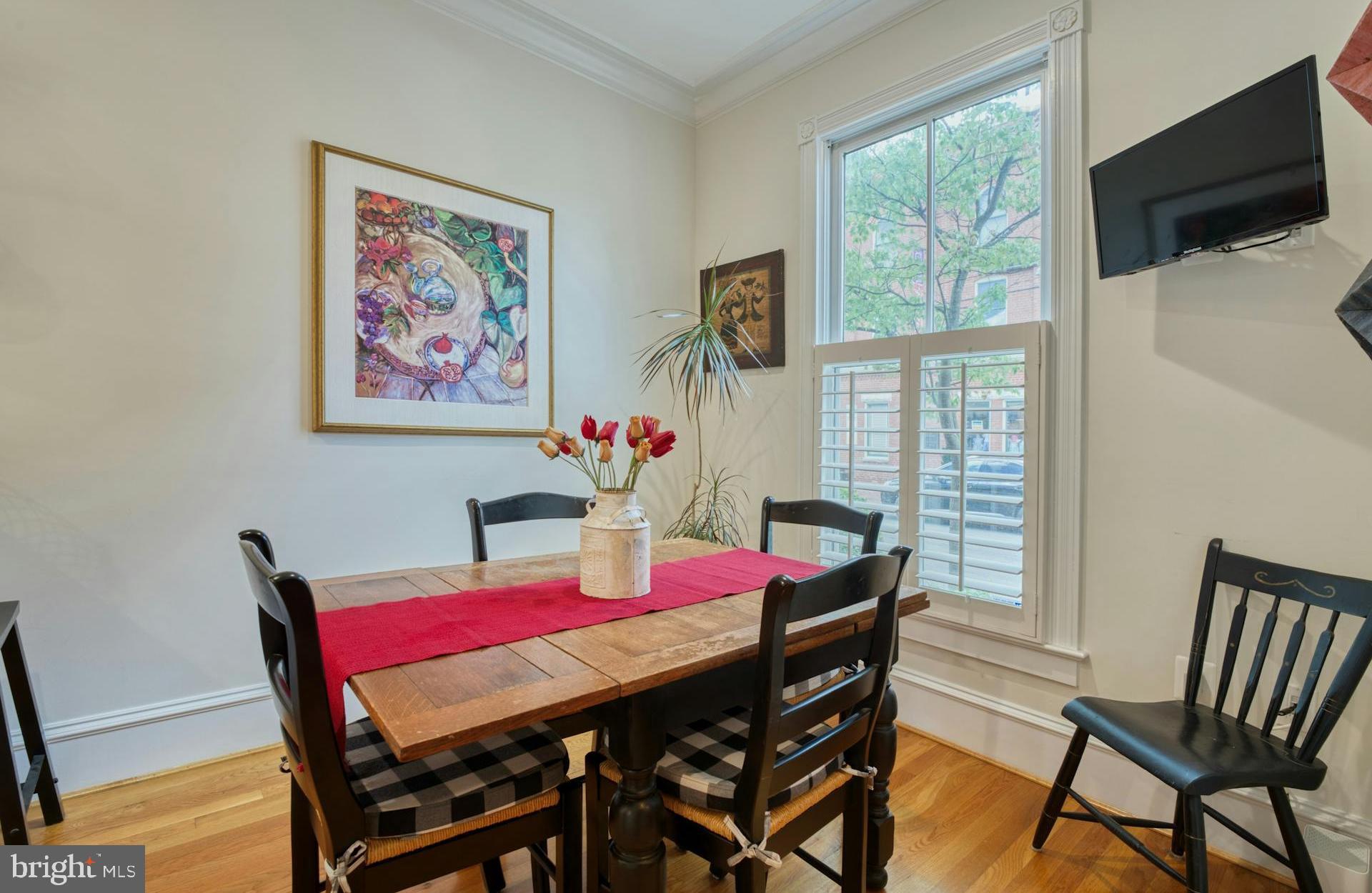 QUEENS ROW - Residential