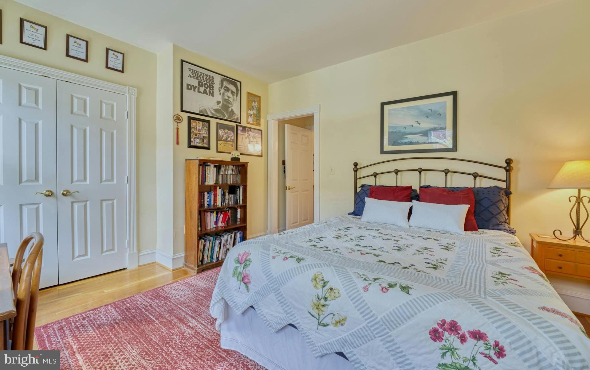 QUEENS ROW - Residential