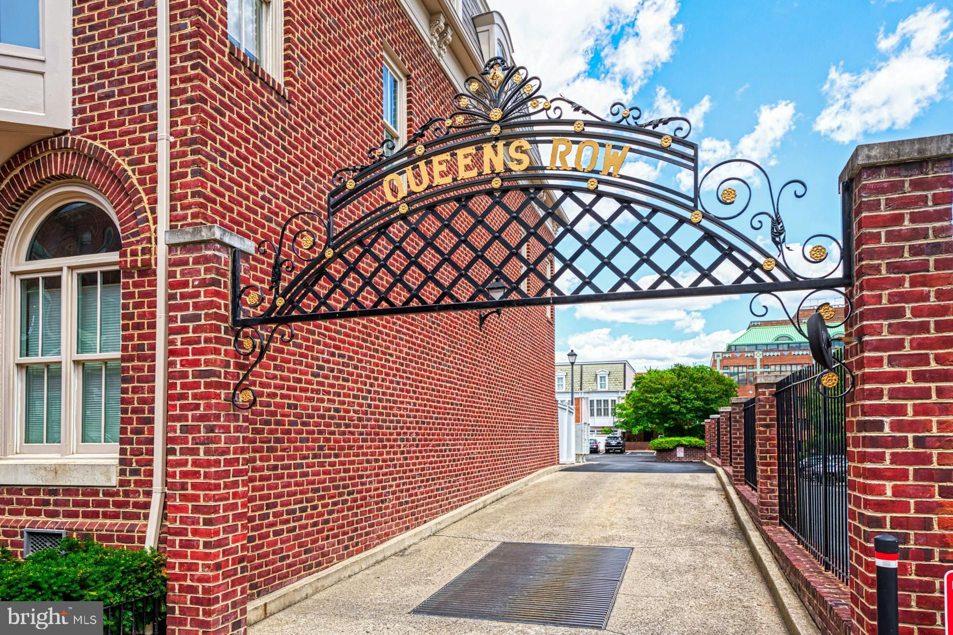 QUEENS ROW - Residential