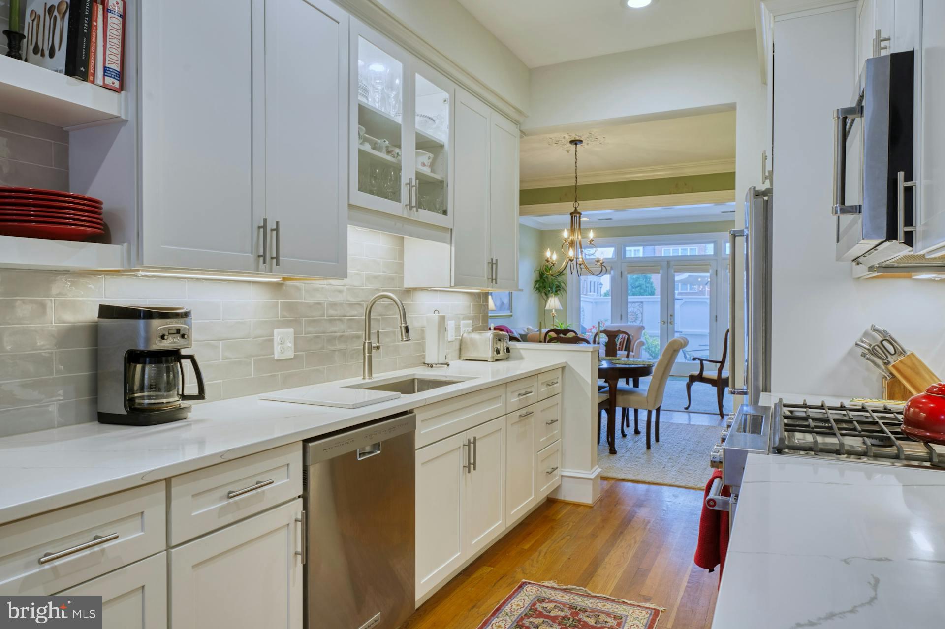 QUEENS ROW - Residential