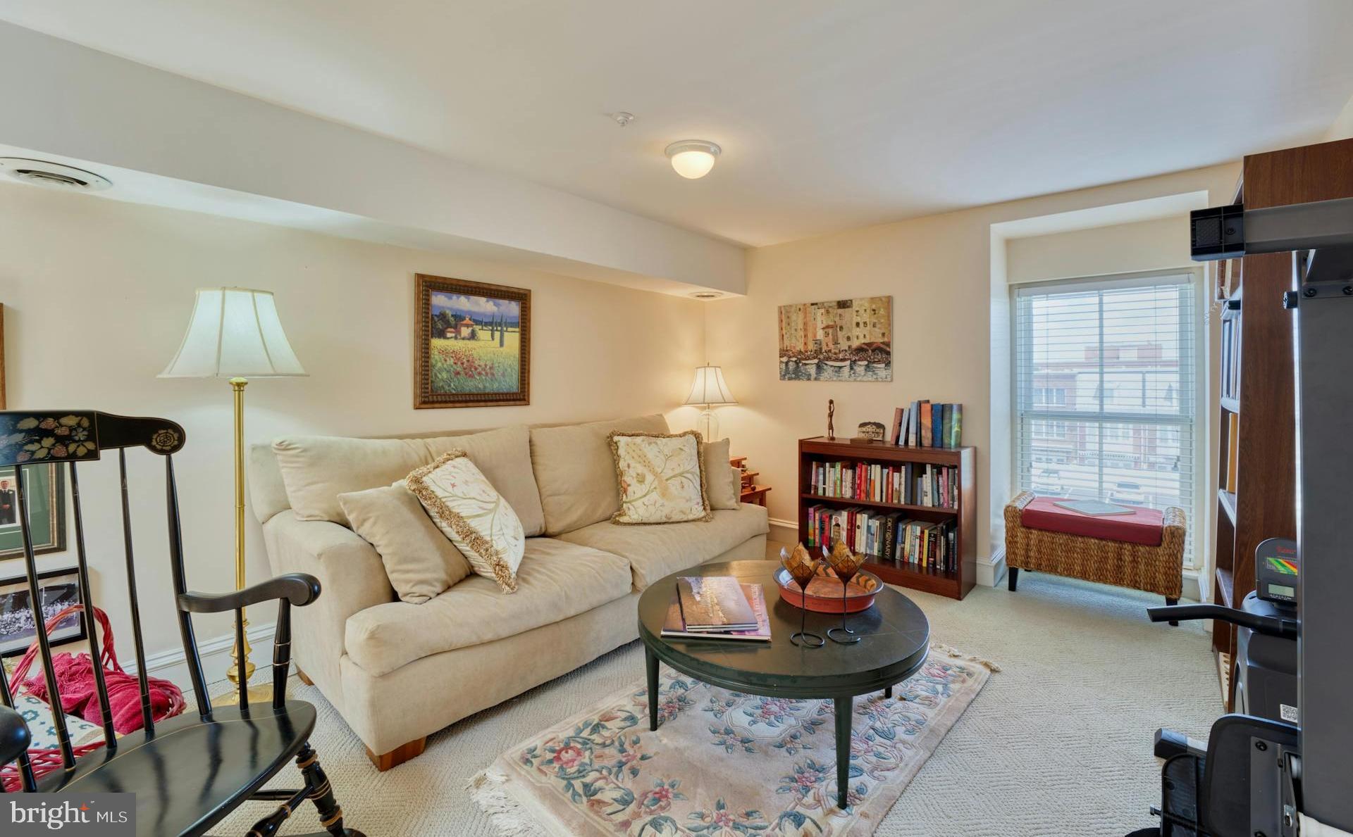 QUEENS ROW - Residential