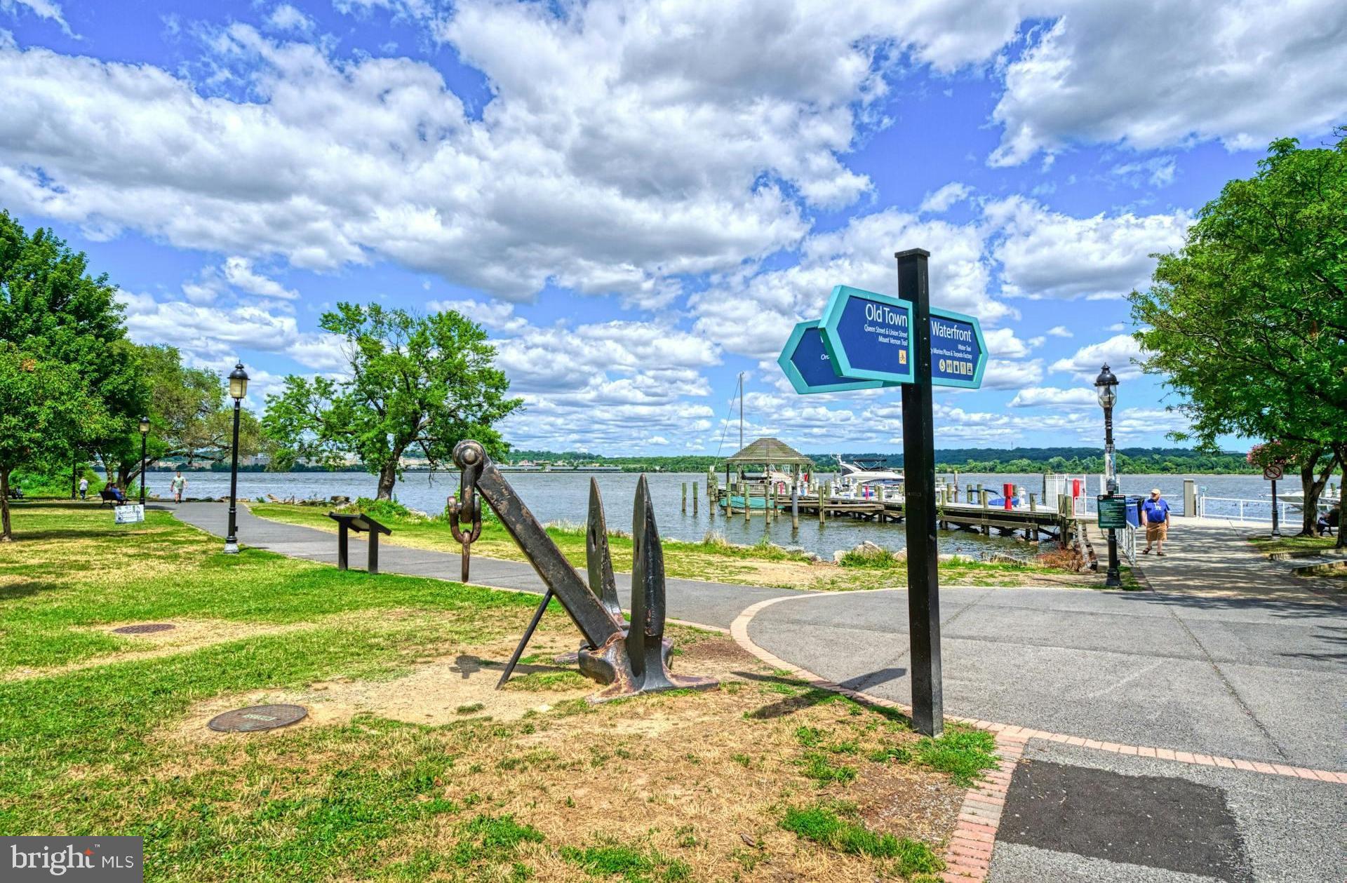 QUEENS ROW - Residential