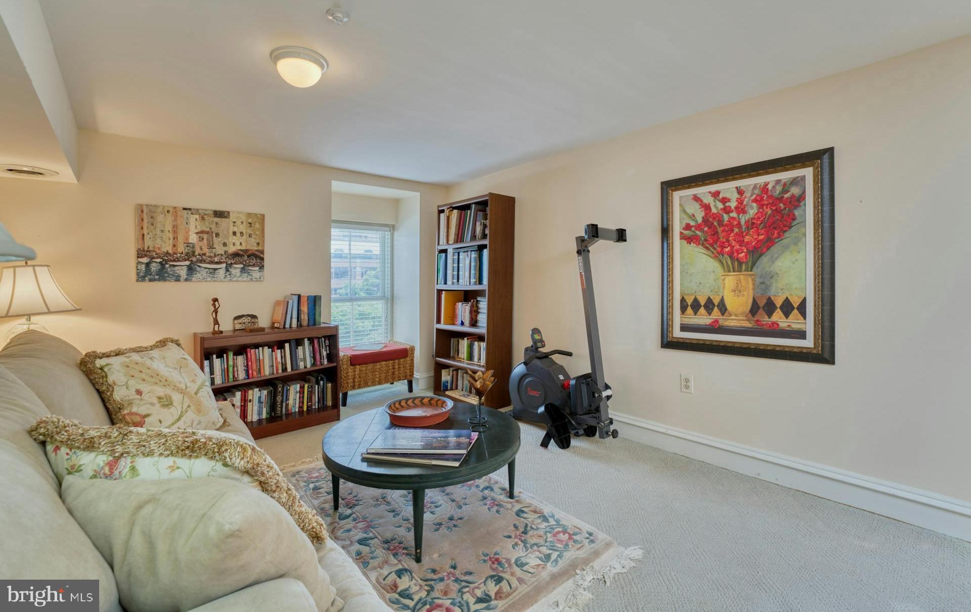 QUEENS ROW - Residential