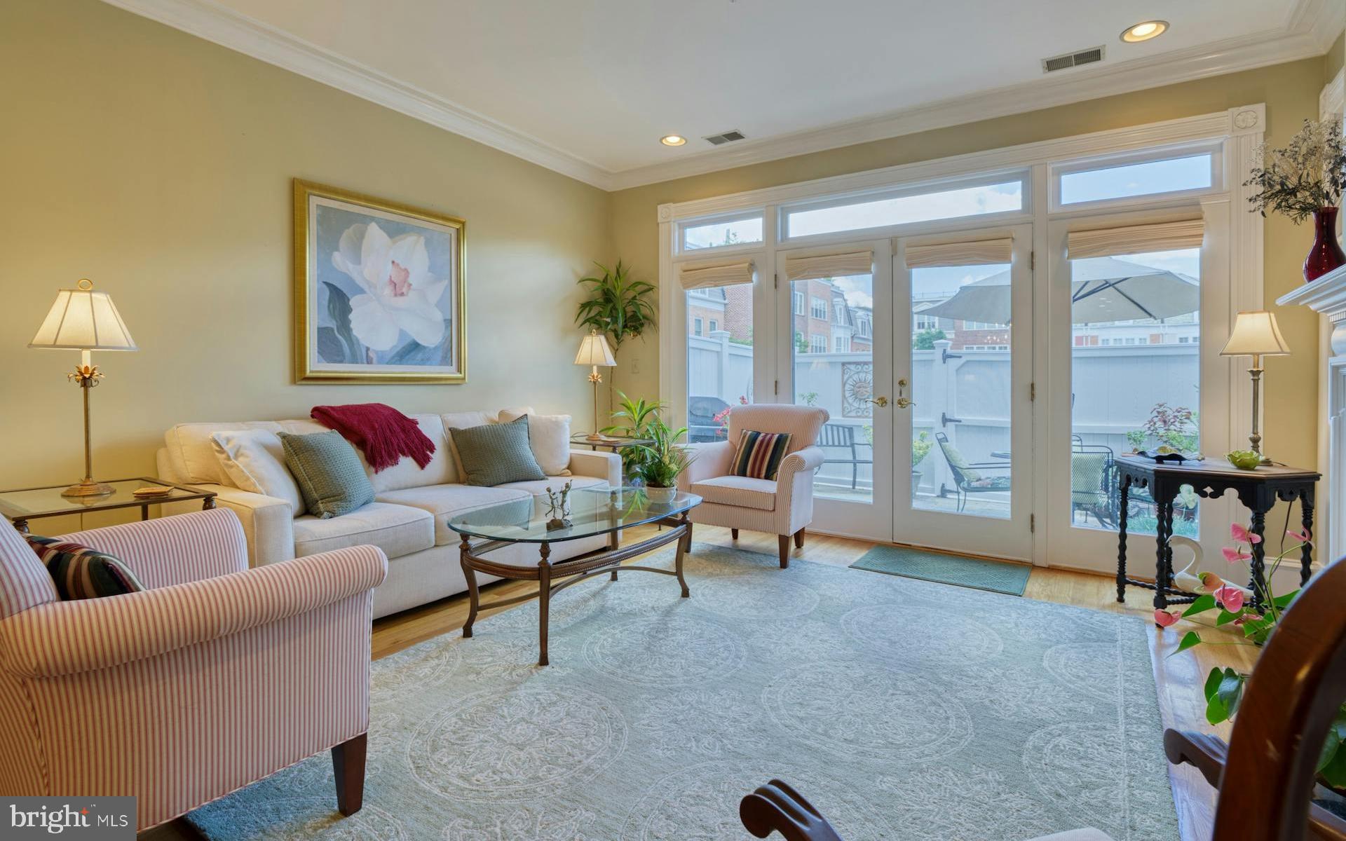 QUEENS ROW - Residential