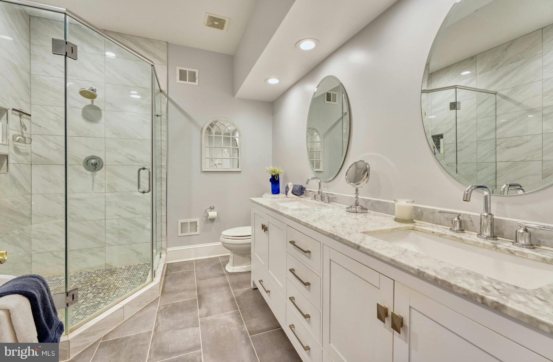 QUEENS ROW - Residential