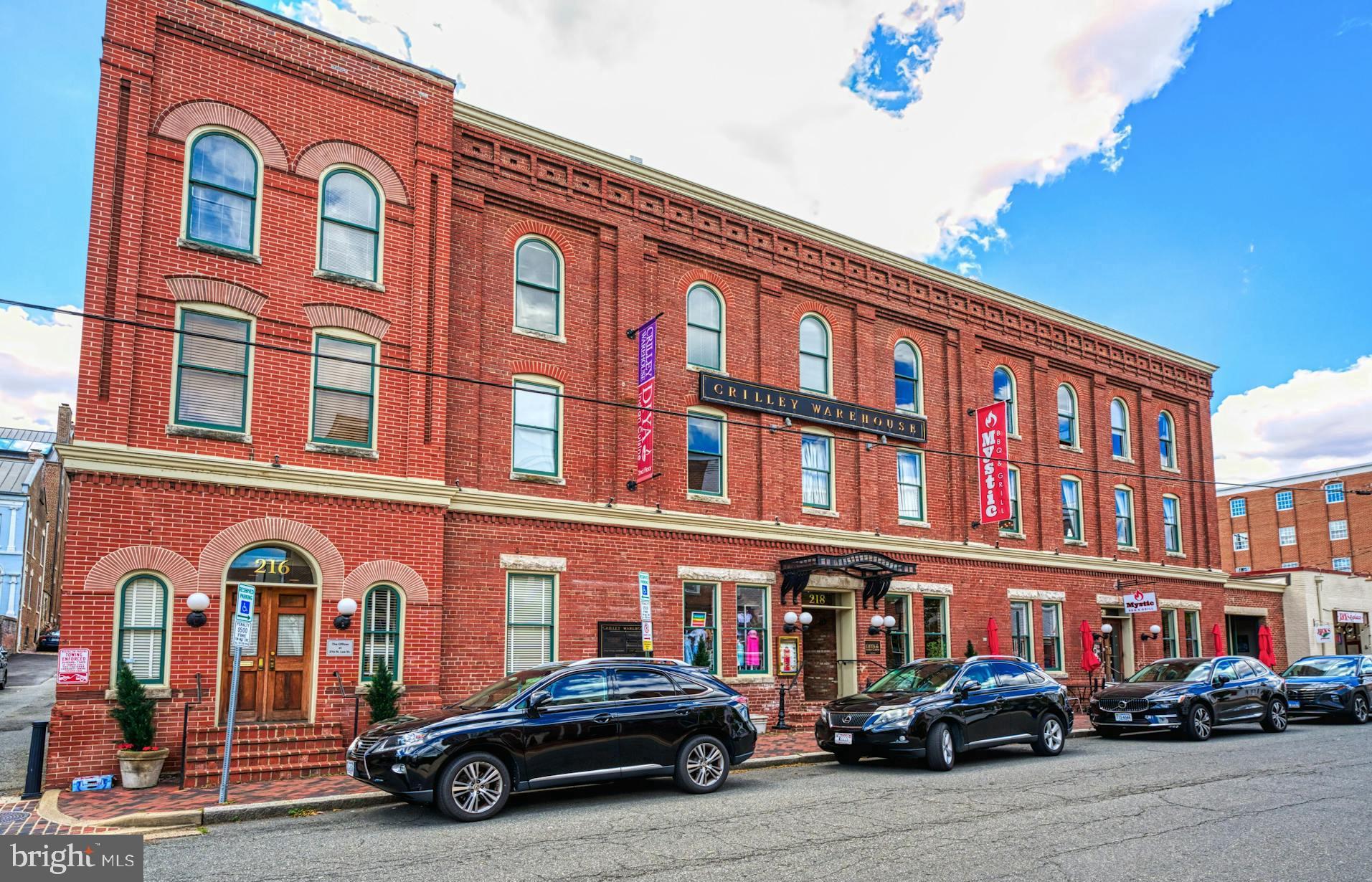 QUEENS ROW - Residential