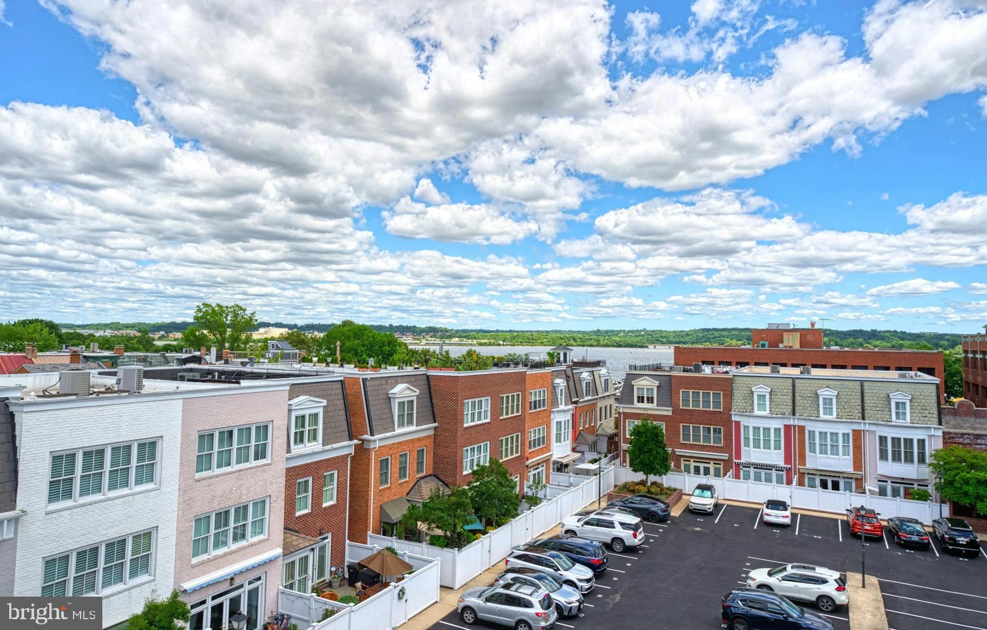 QUEENS ROW - Residential